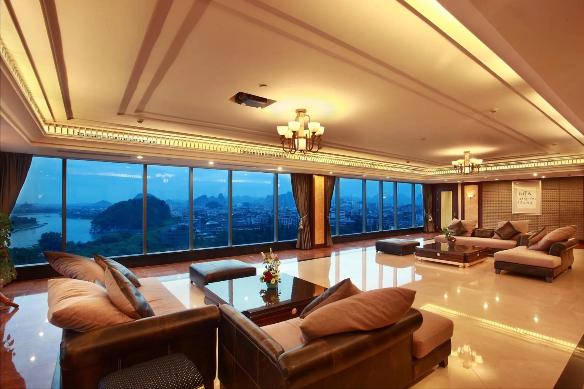 Living room in Lijiang Waterfall Hotel Guilin