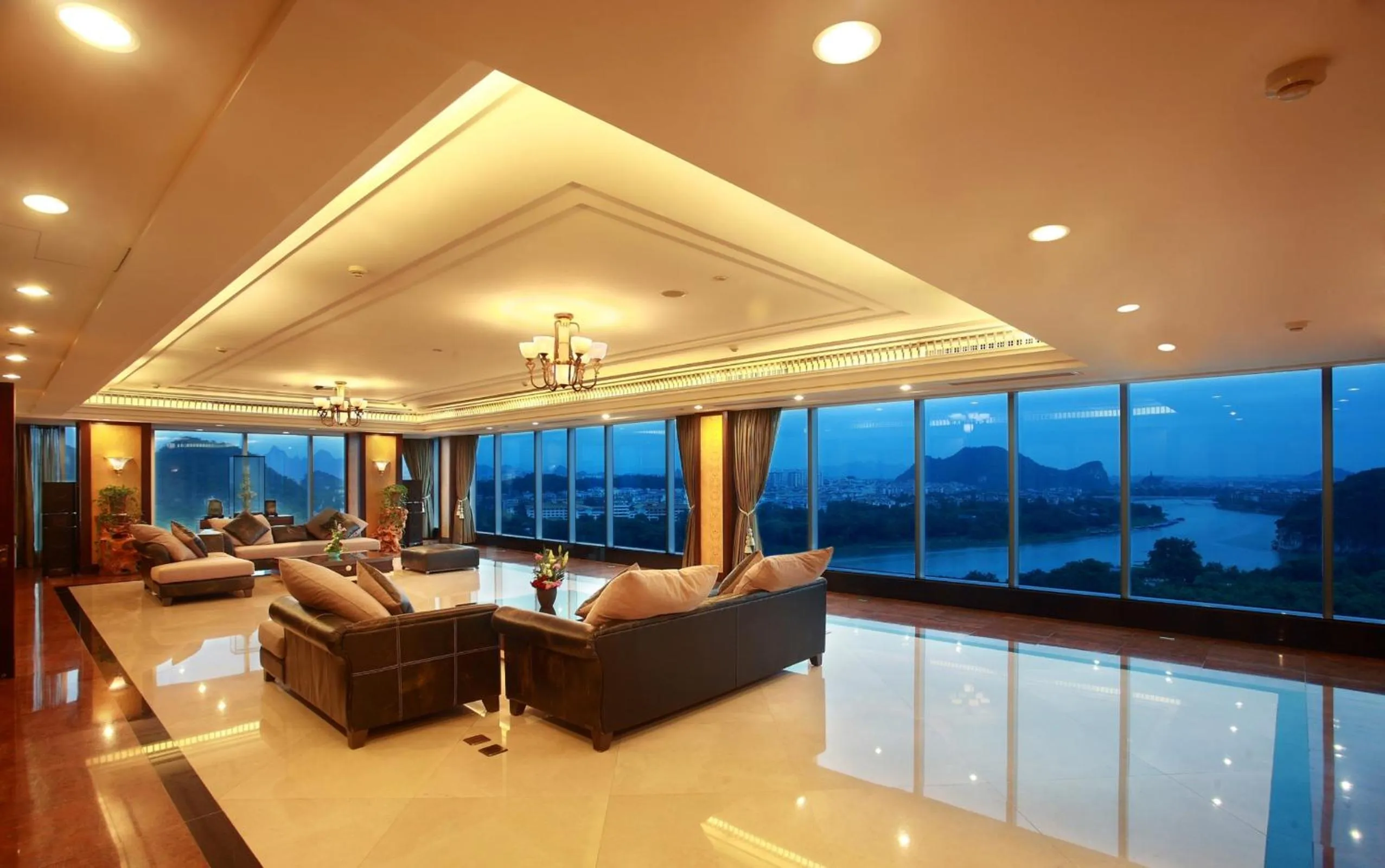 Living room in Lijiang Waterfall Hotel Guilin