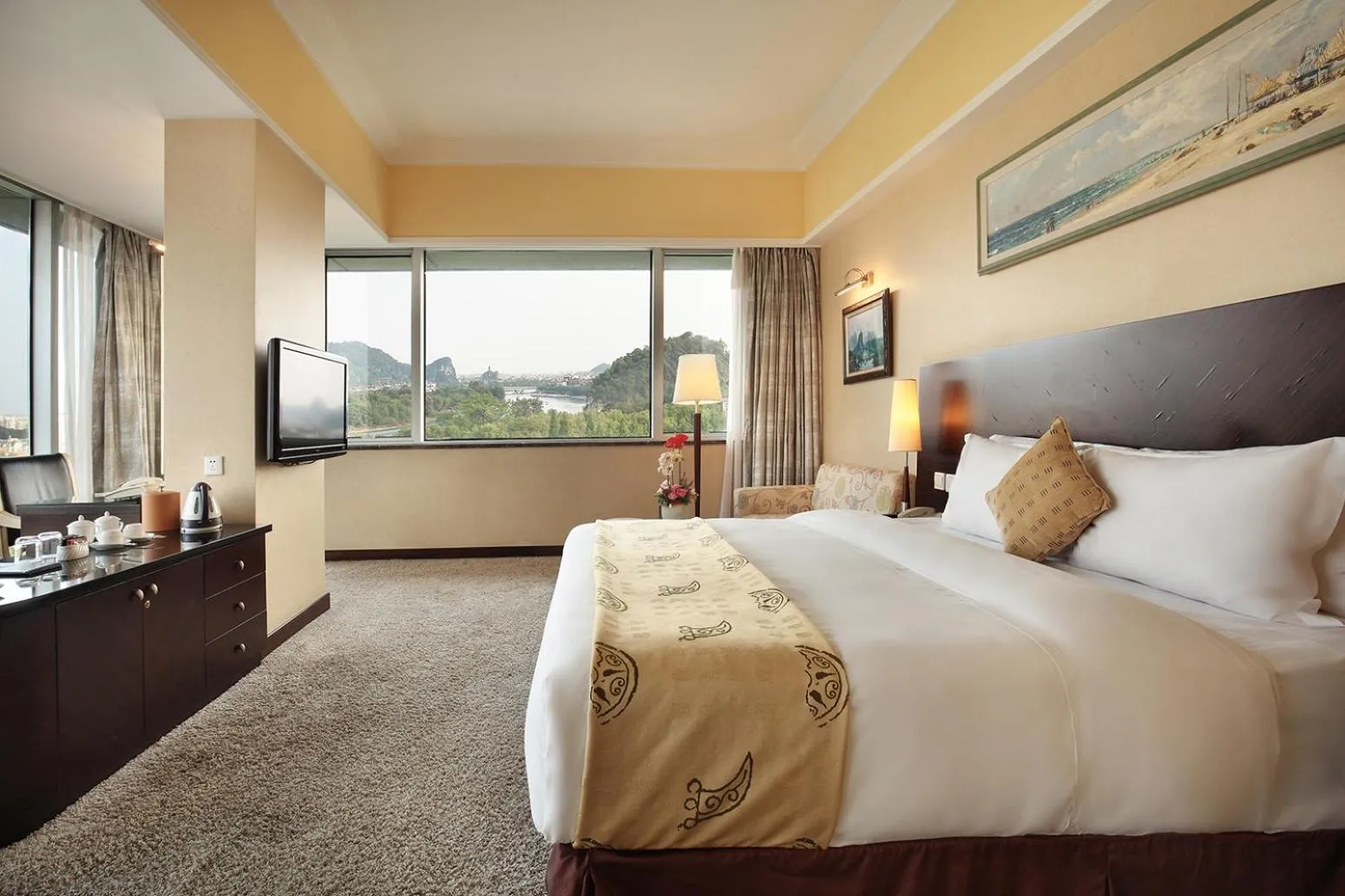 Photo of the whole room, Bed in Lijiang Waterfall Hotel Guilin