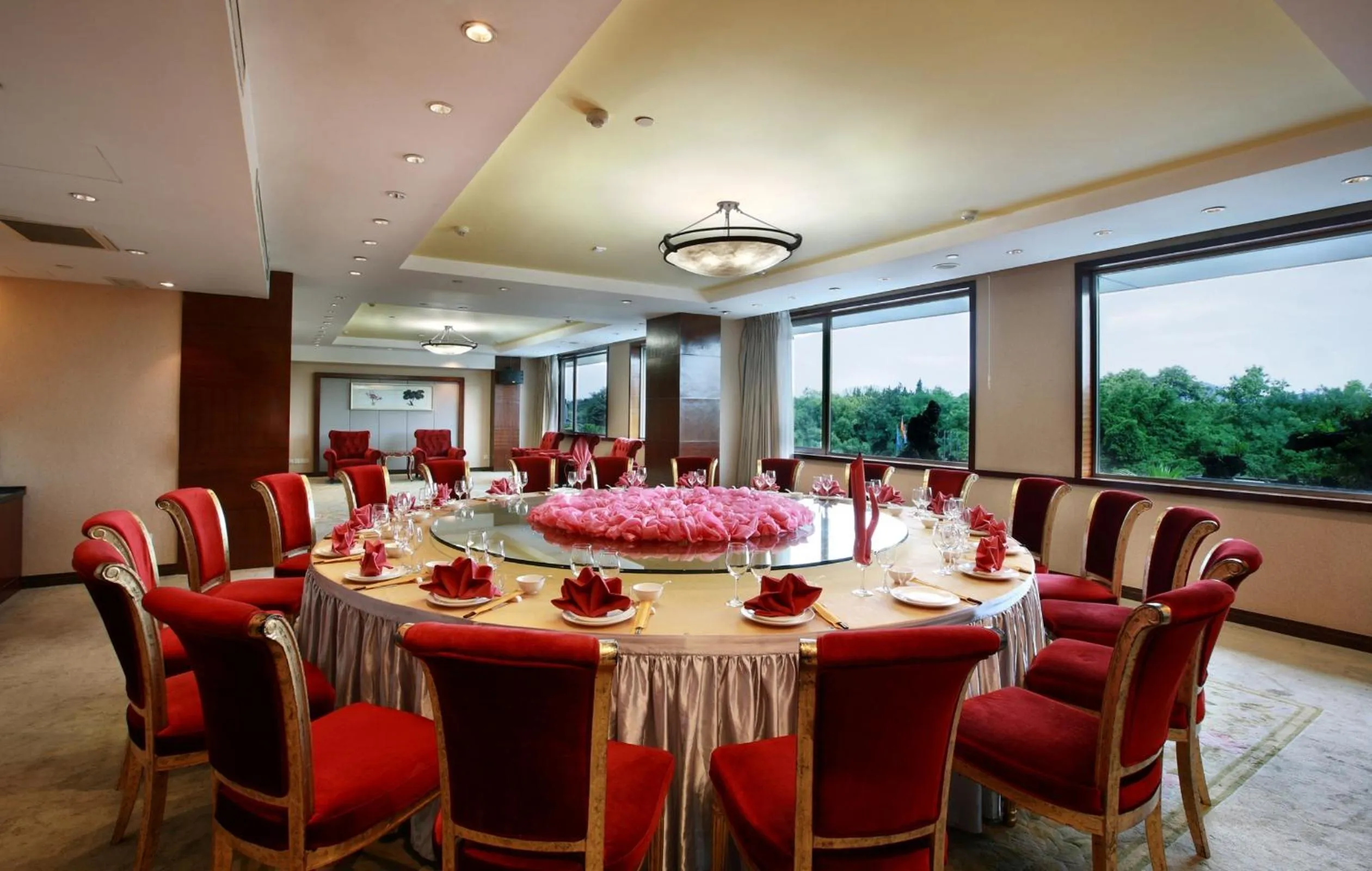 Restaurant/places to eat in Lijiang Waterfall Hotel Guilin