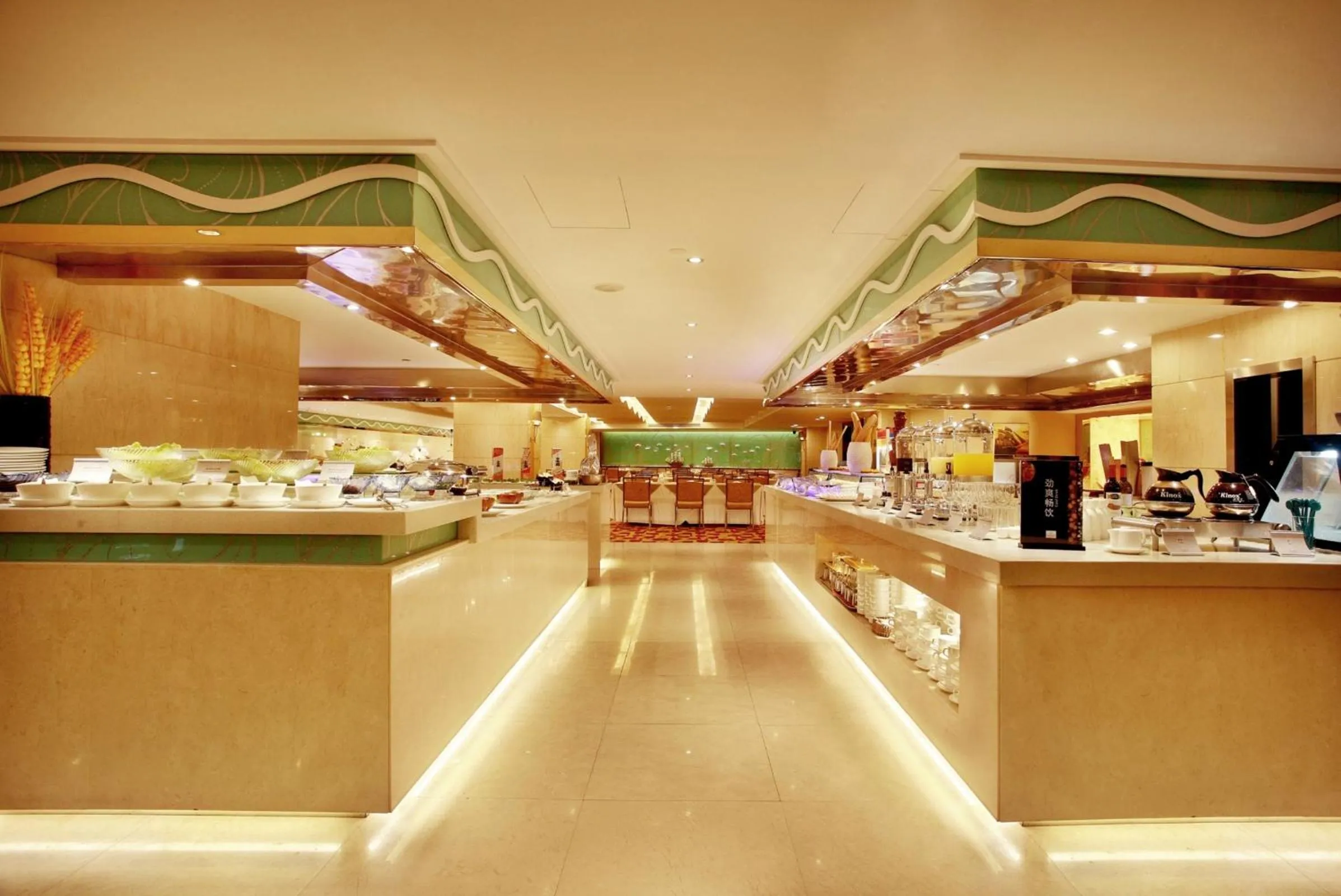 Restaurant/places to eat in Lijiang Waterfall Hotel Guilin