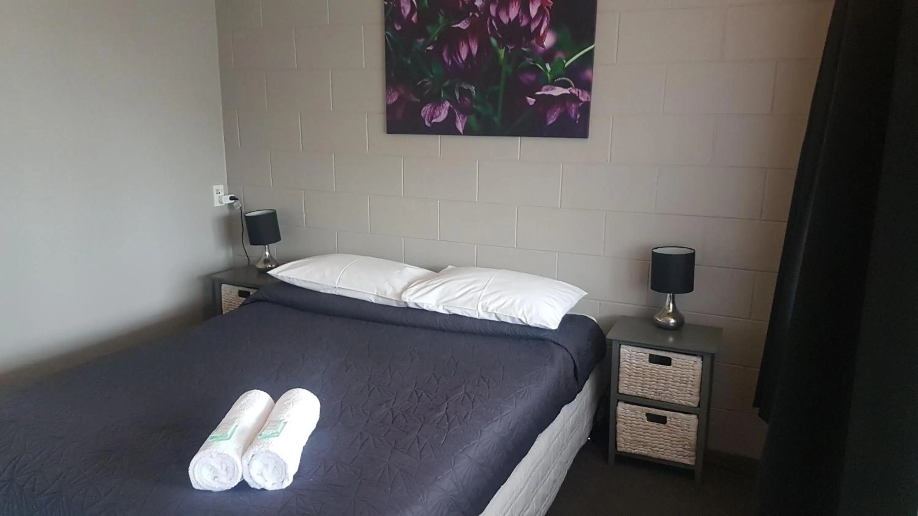 Bed in Railway Hotel/Motel Hokitika