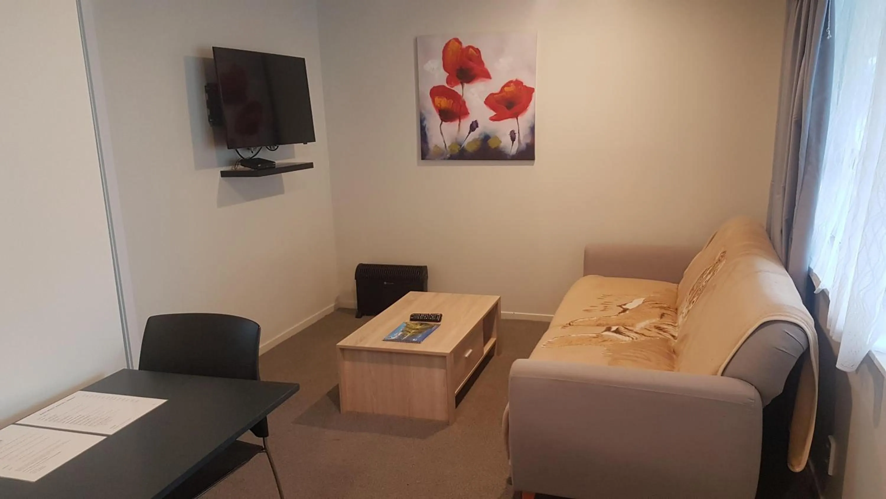 TV and multimedia in Railway Hotel/Motel Hokitika