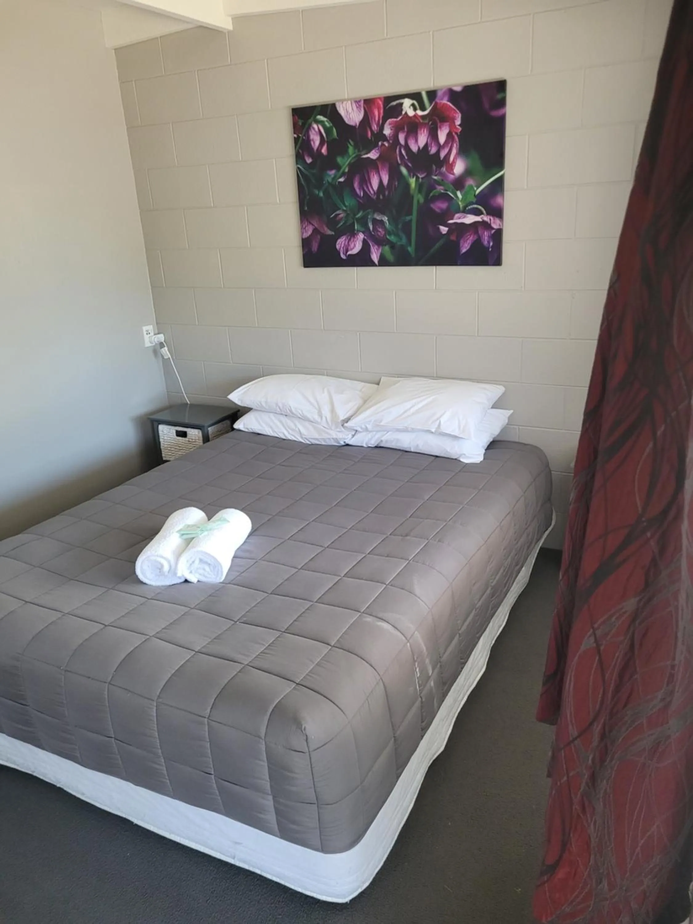 Bed in Railway Hotel/Motel Hokitika