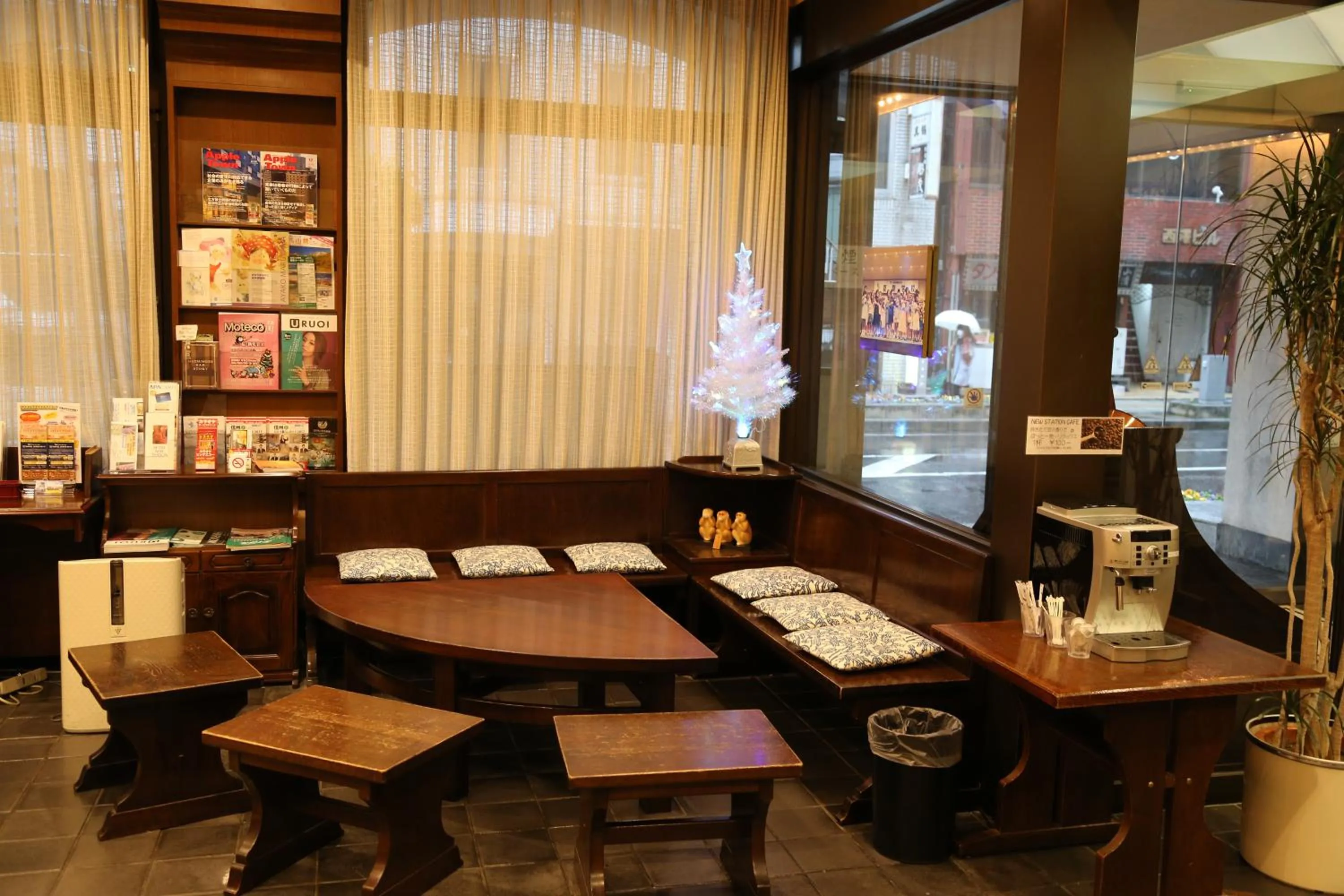 Lobby or reception in Hotel New Station