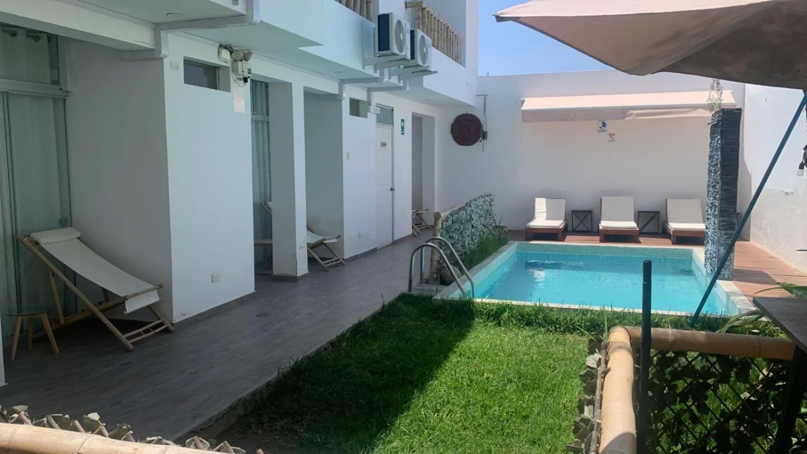 Swimming pool in Paracas Guest House