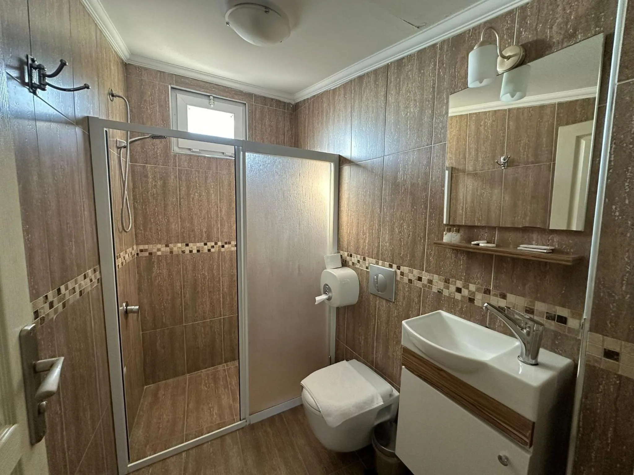 Toilet in Hotel Buhara Family Inn