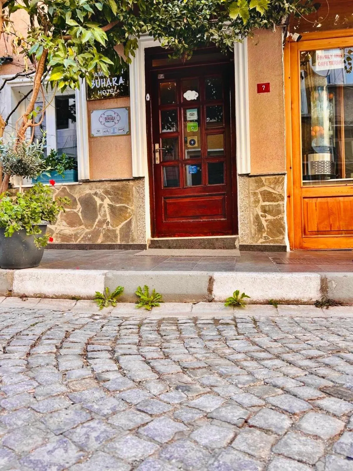 Facade/entrance in Hotel Buhara Family Inn