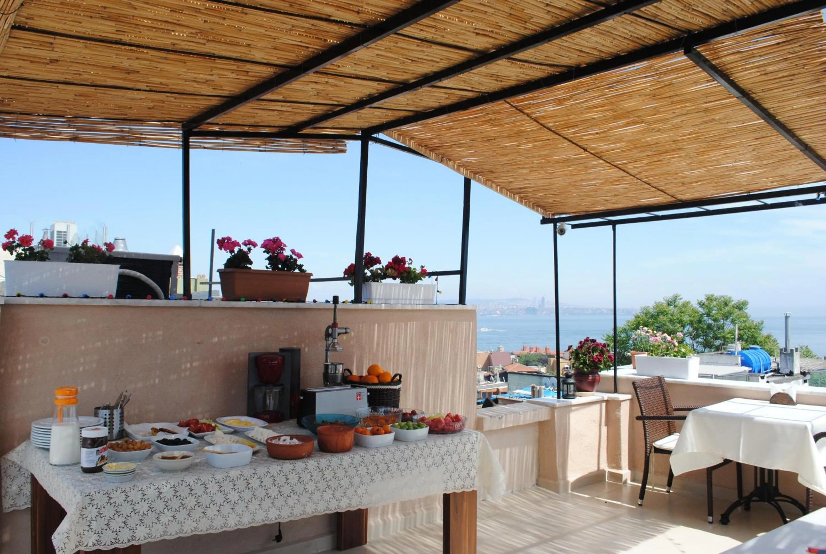 Coffee/tea facilities in Hotel Buhara Family Inn