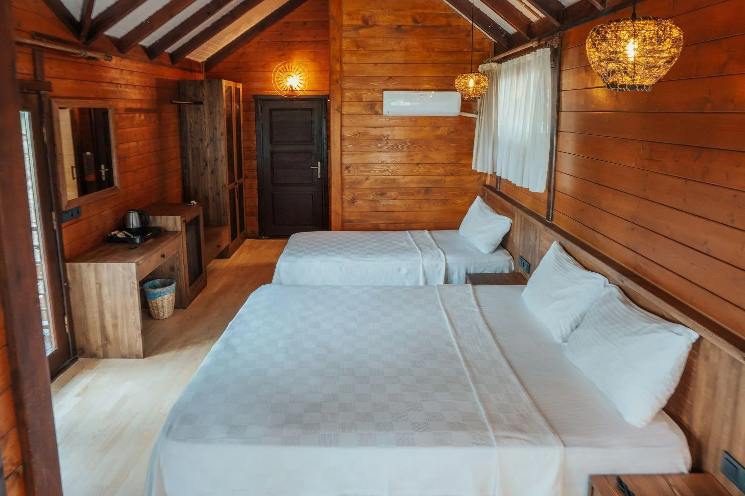 Garden, Bed in Sea Valley Lodge