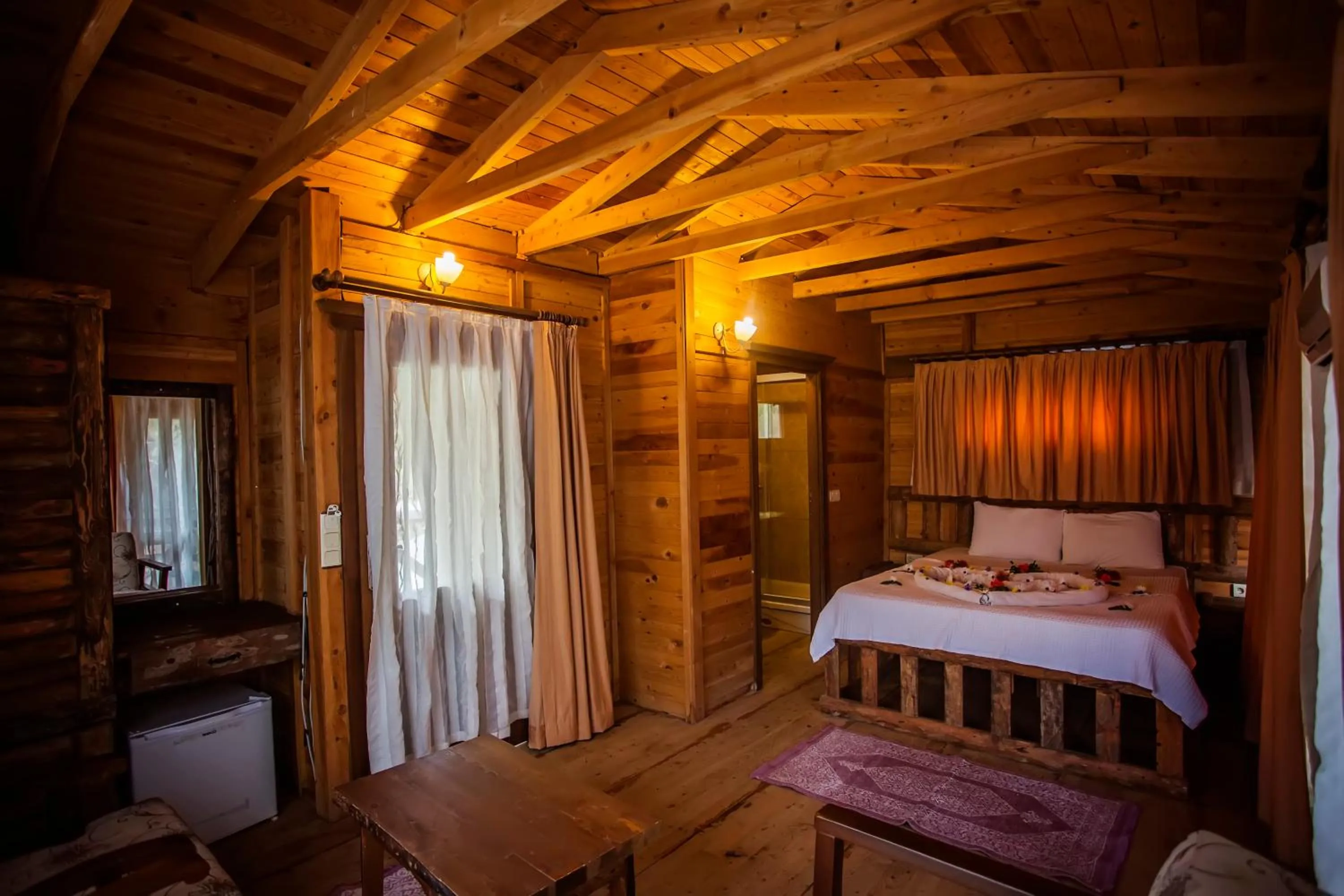 Bedroom, Bed in Sea Valley Lodge