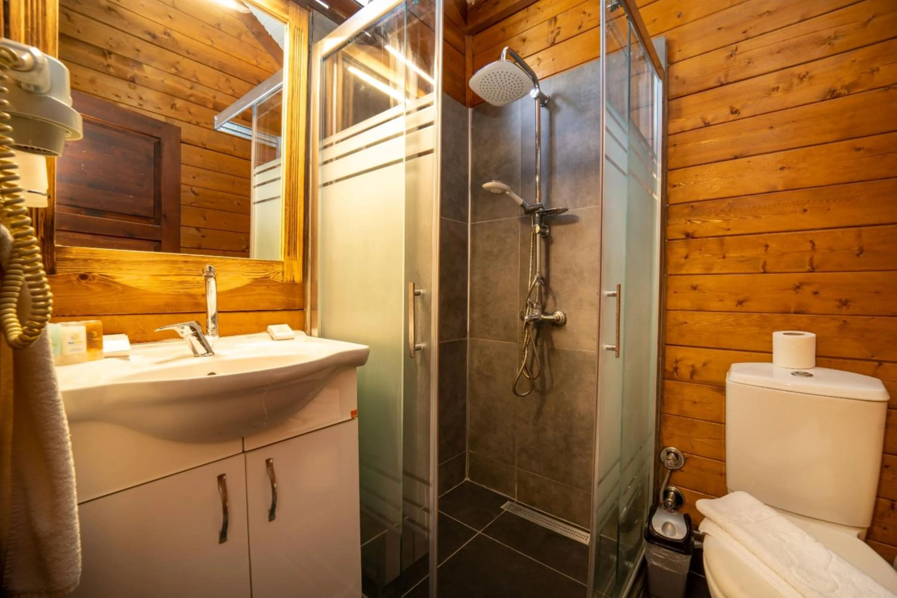 Bathroom in Sea Valley Lodge