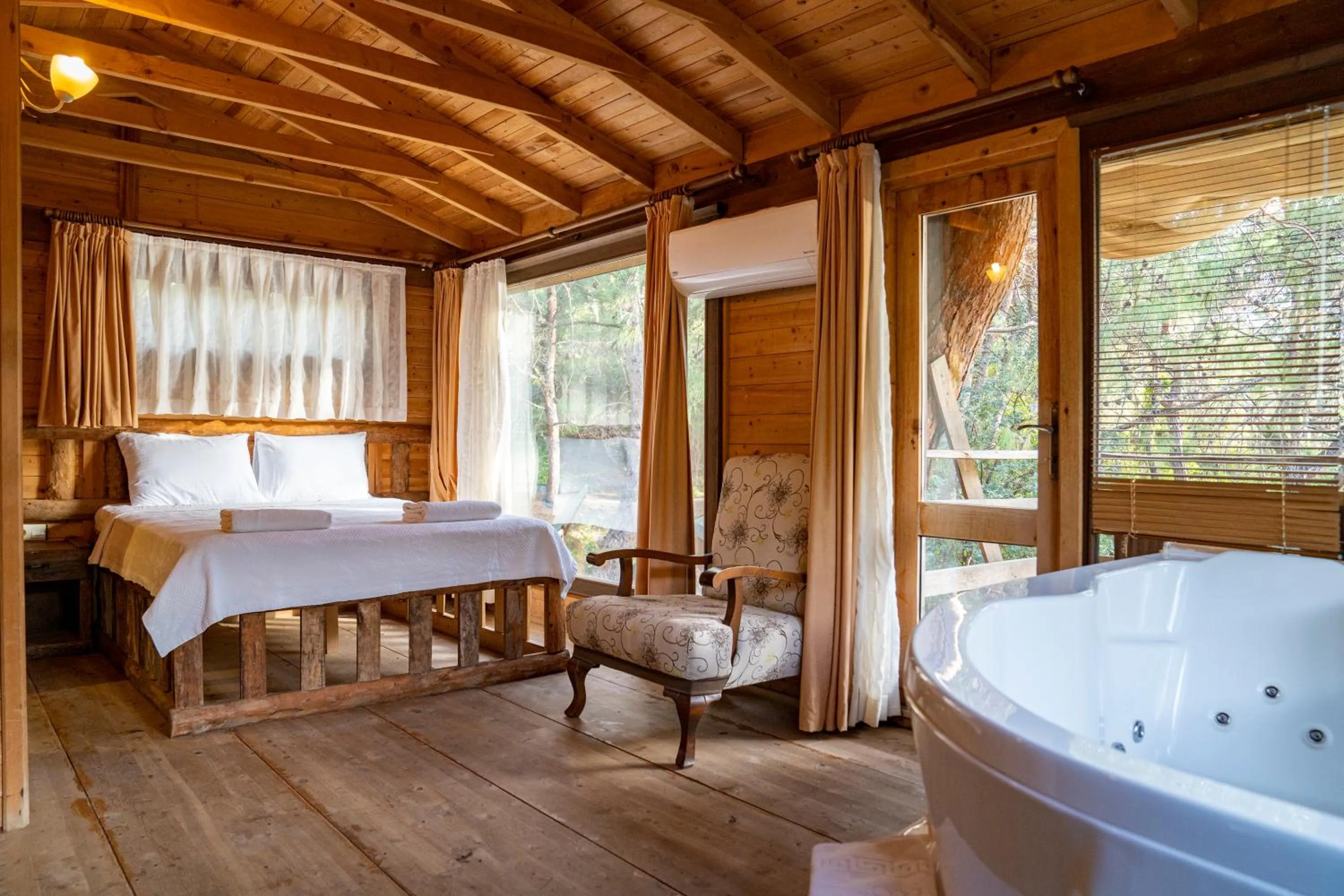 air conditioner, Bed in Sea Valley Lodge