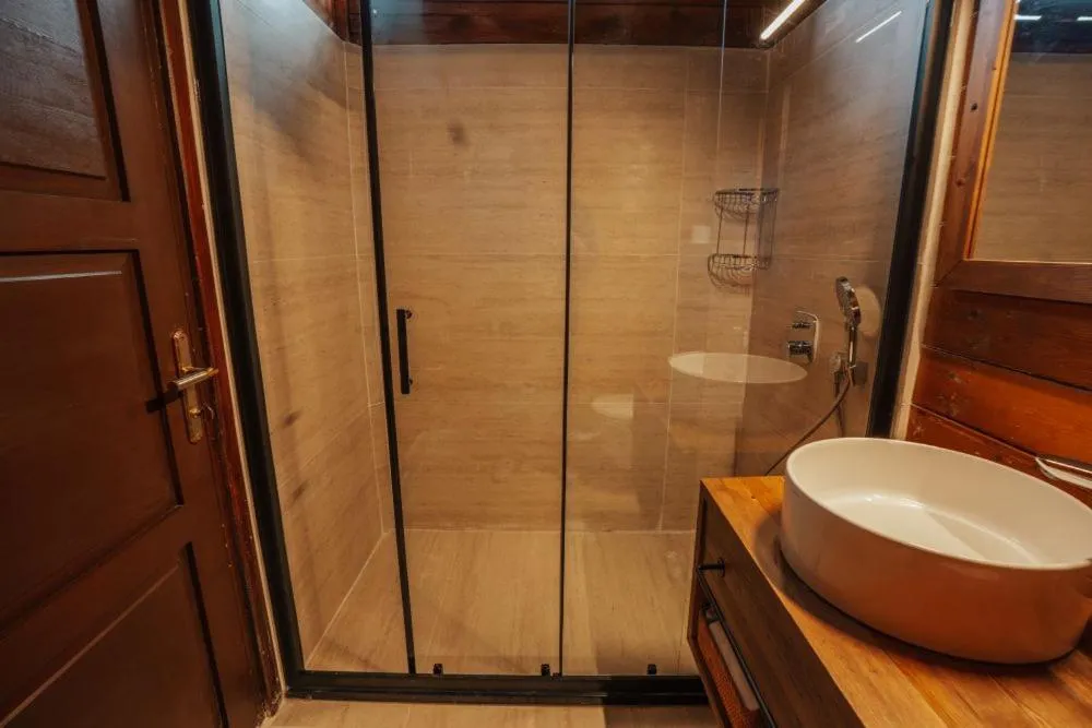 Shower in Sea Valley Lodge