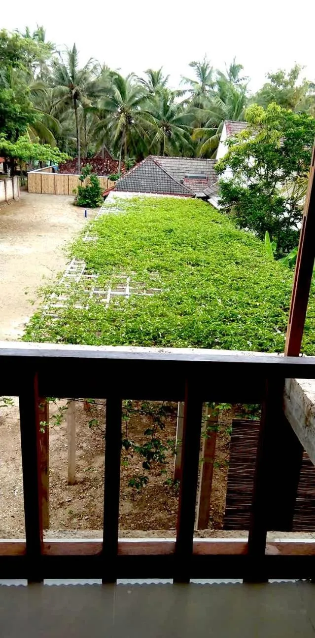 Arrys Watukarung Surfcamp