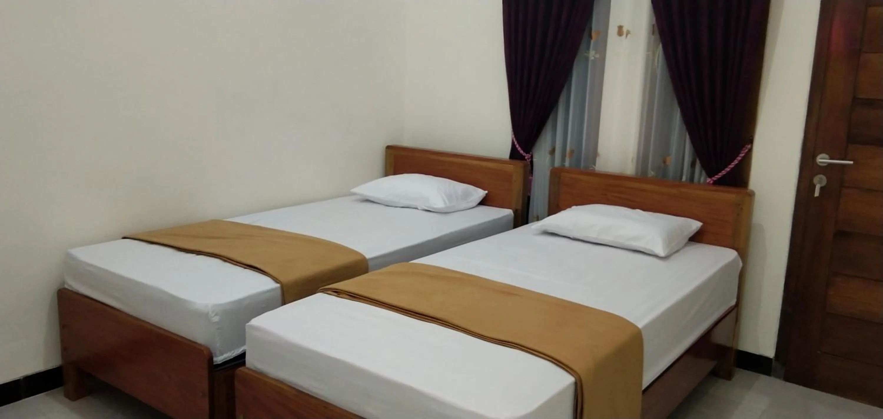 Bed in Arrys Watukarung Surfcamp