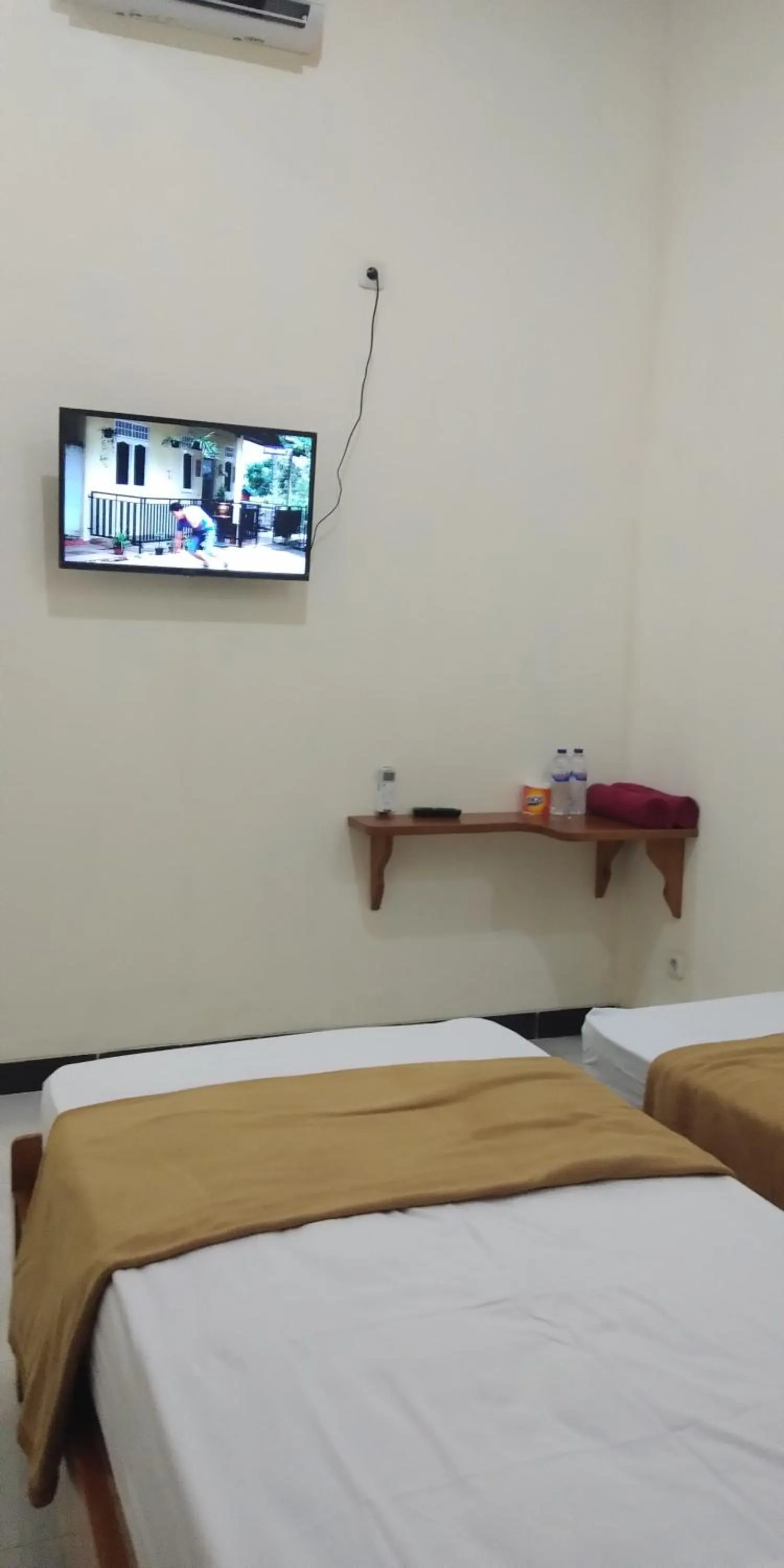 Bed in Arrys Watukarung Surfcamp