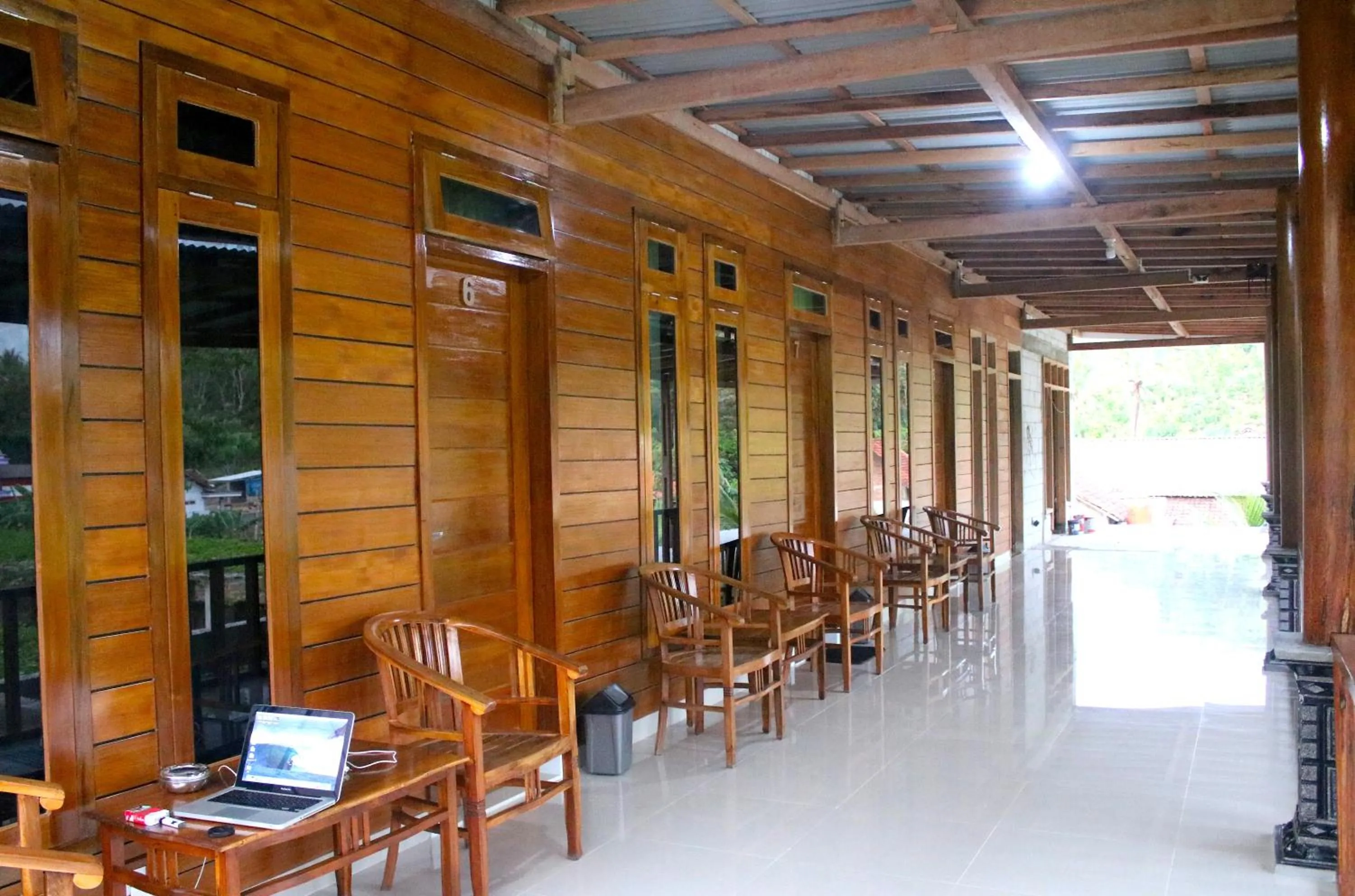 Arrys Watukarung Surfcamp