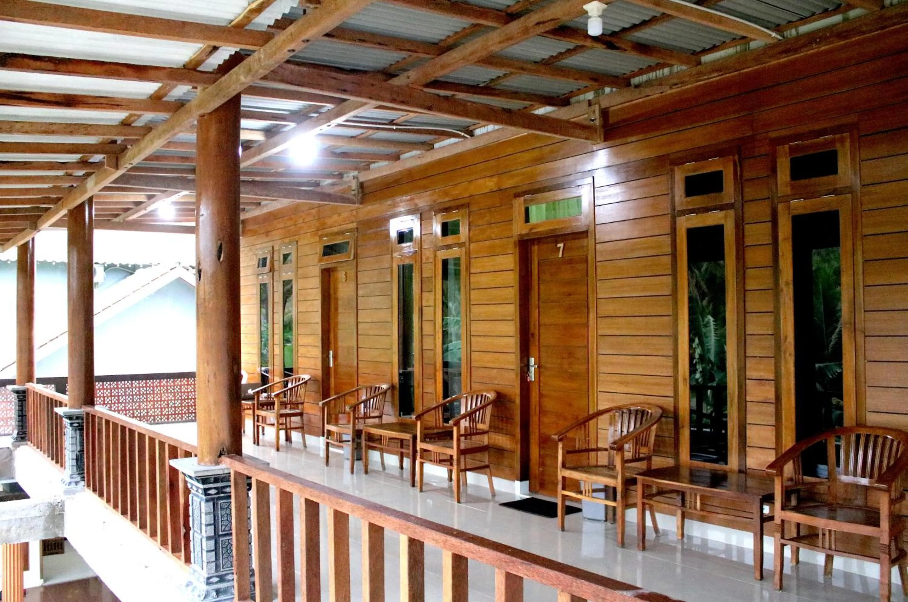 Arrys Watukarung Surfcamp