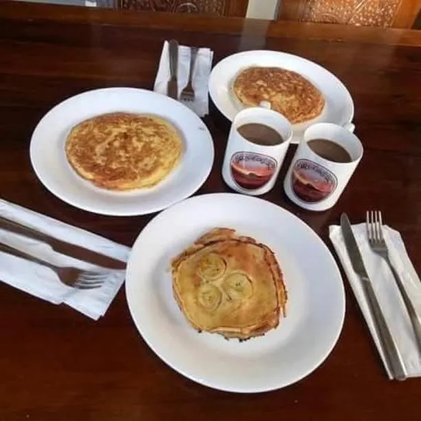 Food and drinks in Arrys Watukarung Surfcamp