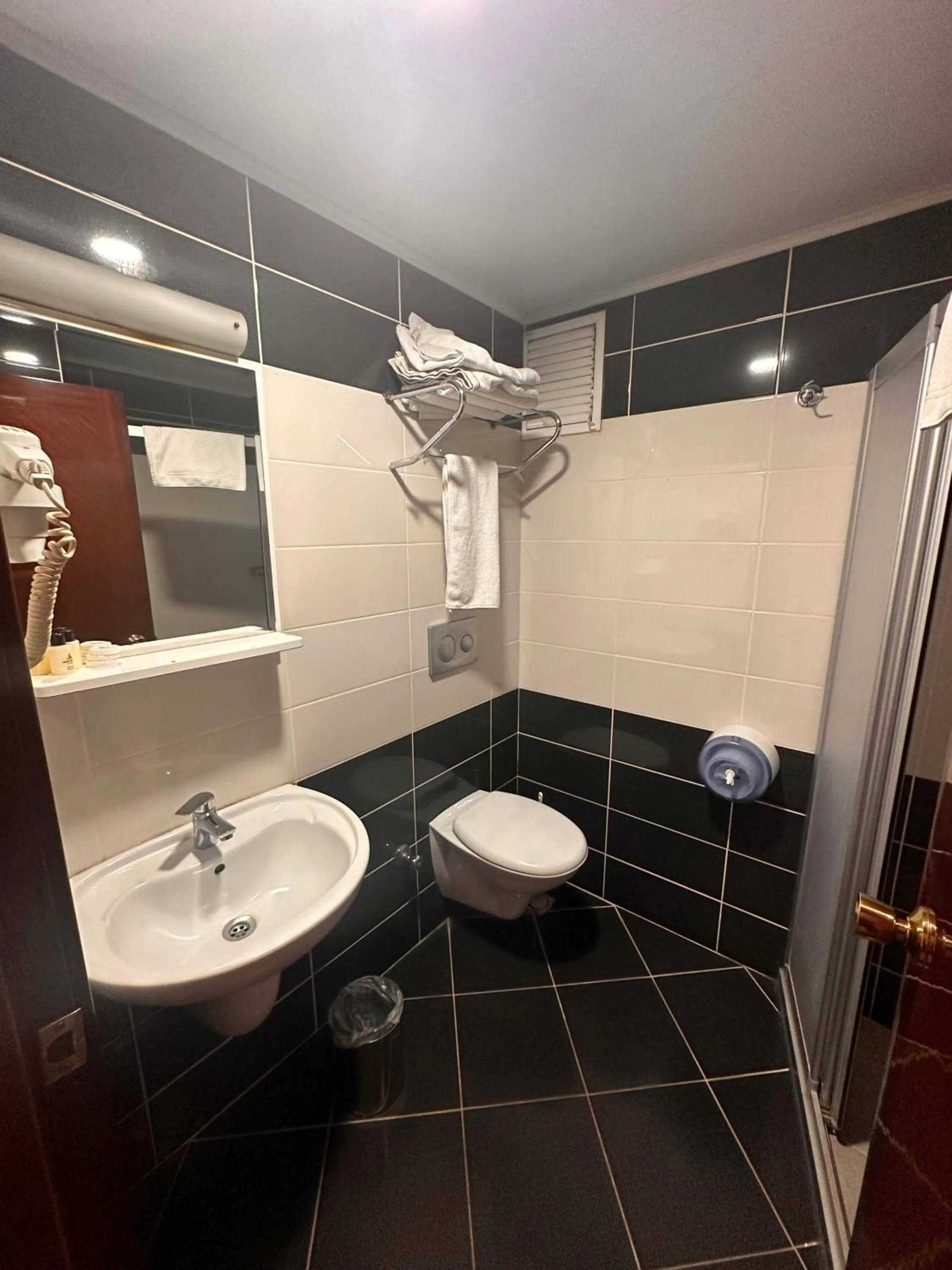 Shower in Hotel Akyildiz