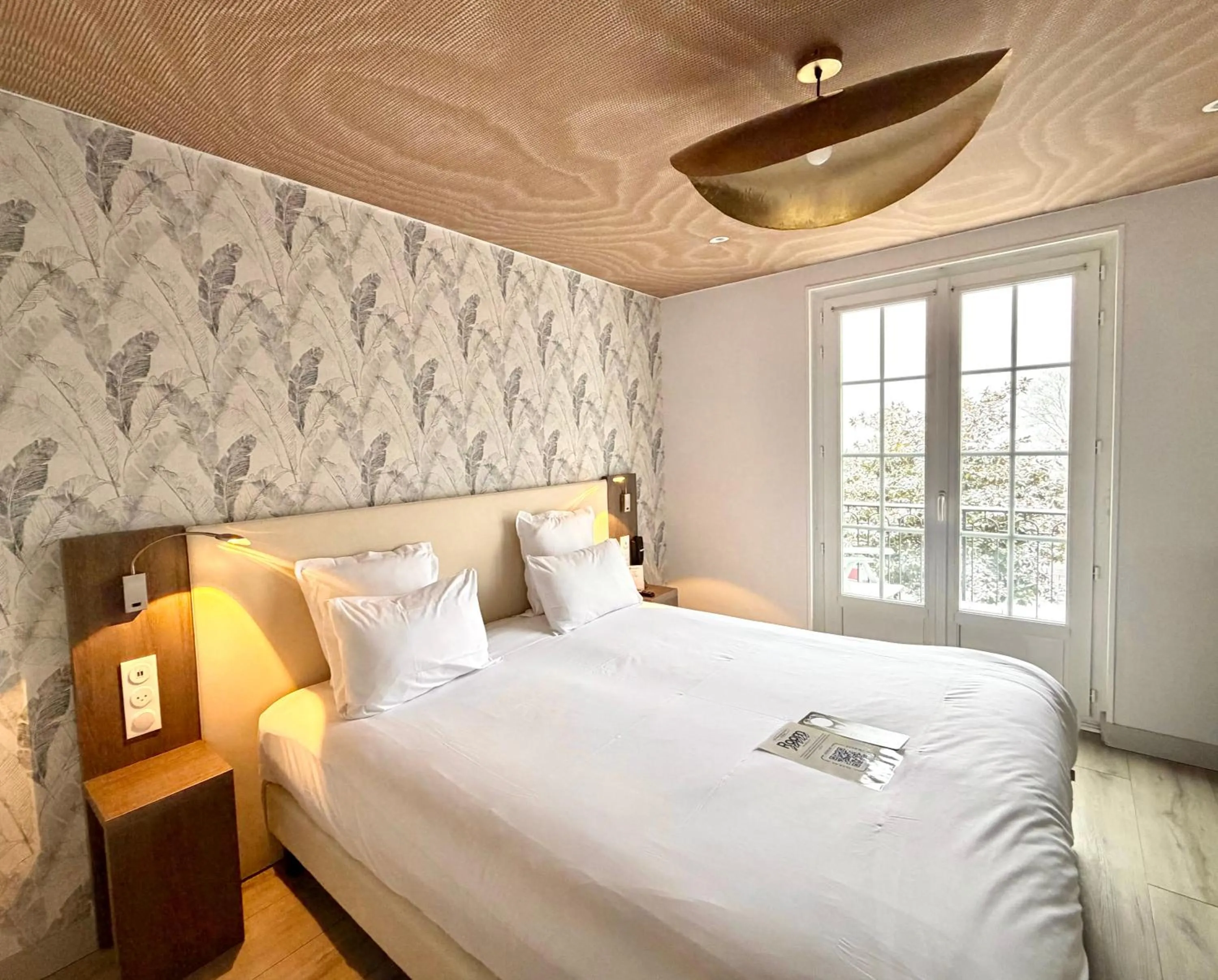 Bed in Best Western Hotel Restaurant Ile de France