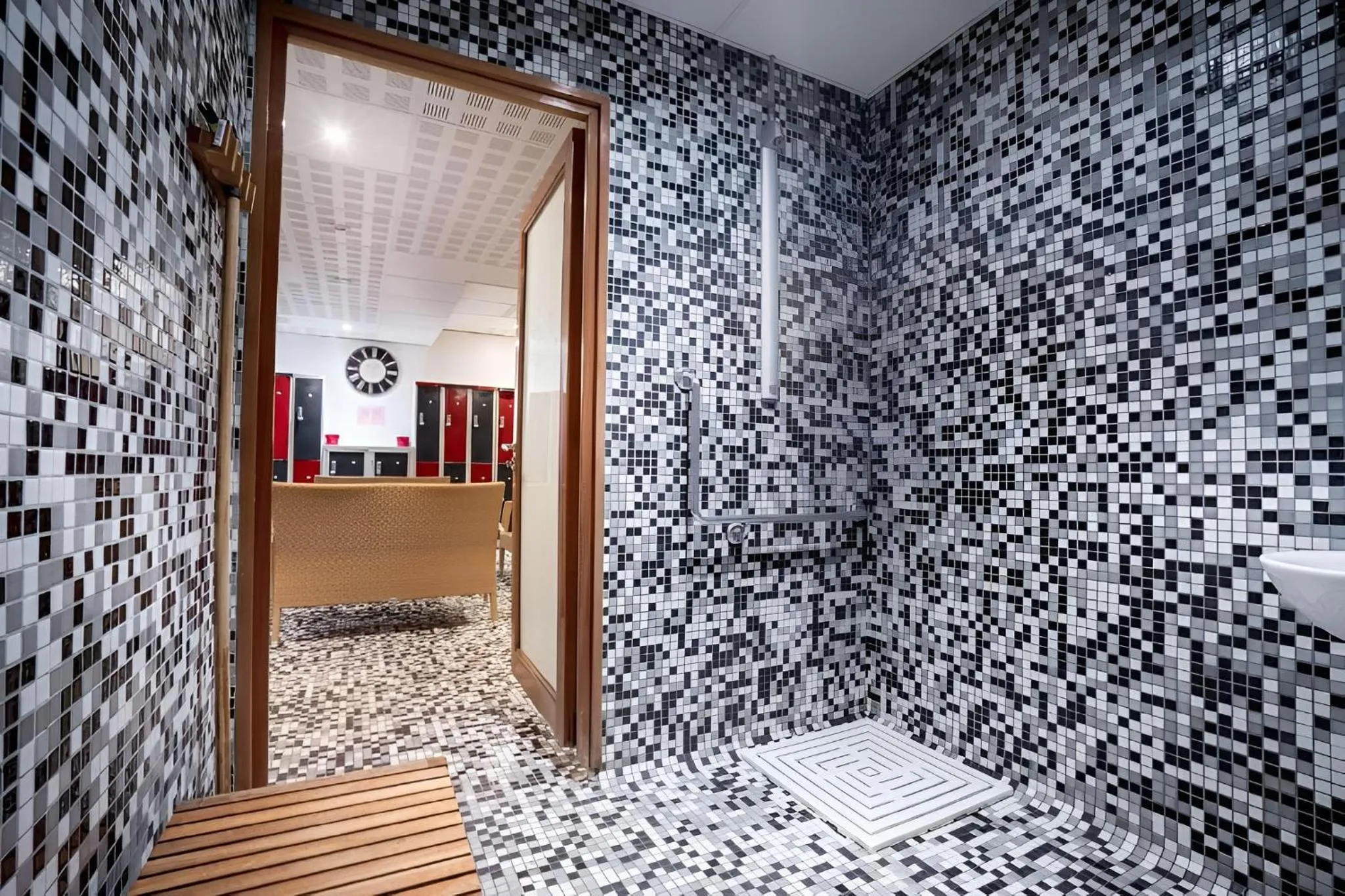 Spa and wellness centre/facilities in Best Western Hotel Restaurant Ile de France