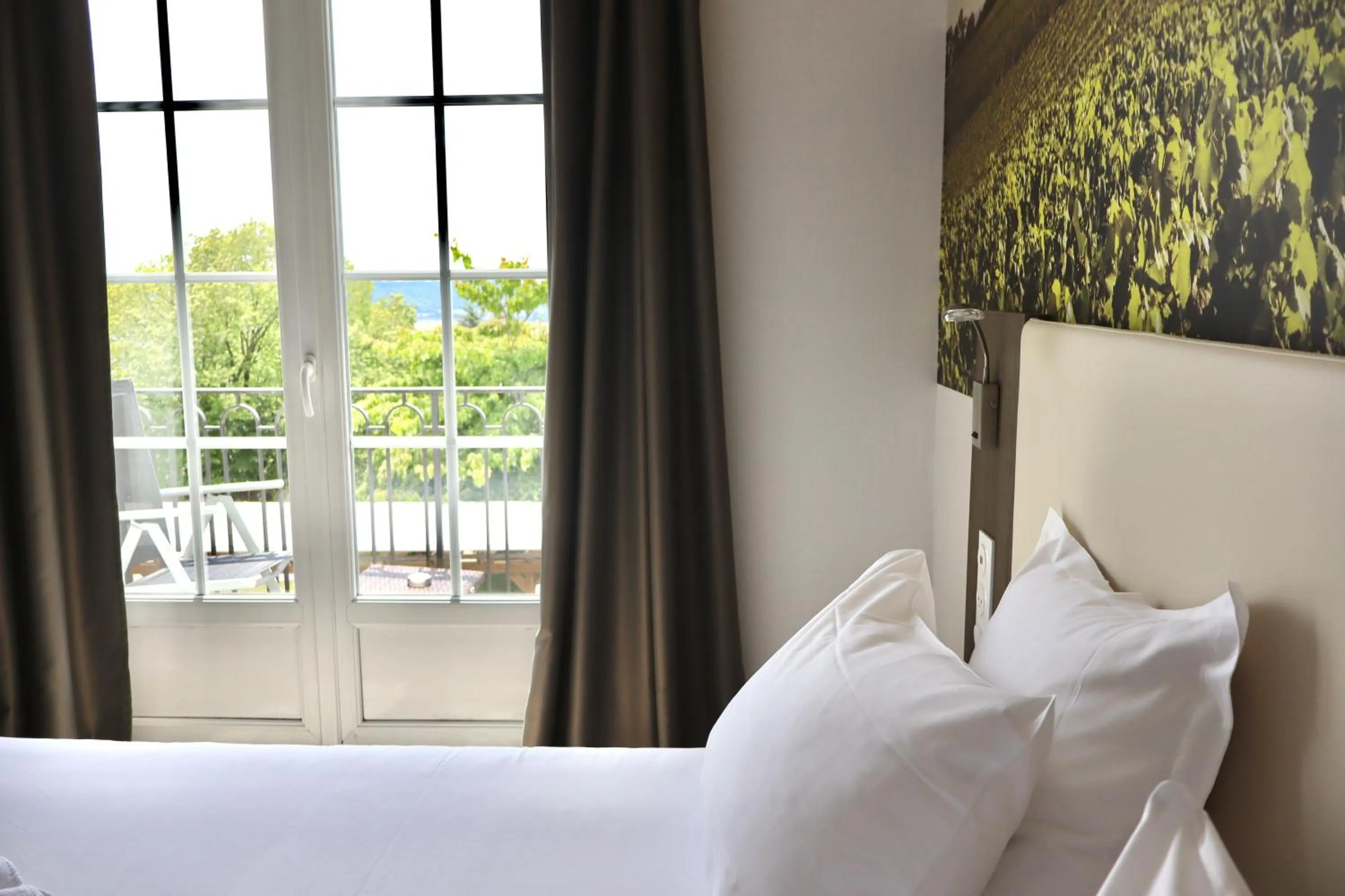 Bed in Best Western Hotel Ile de France