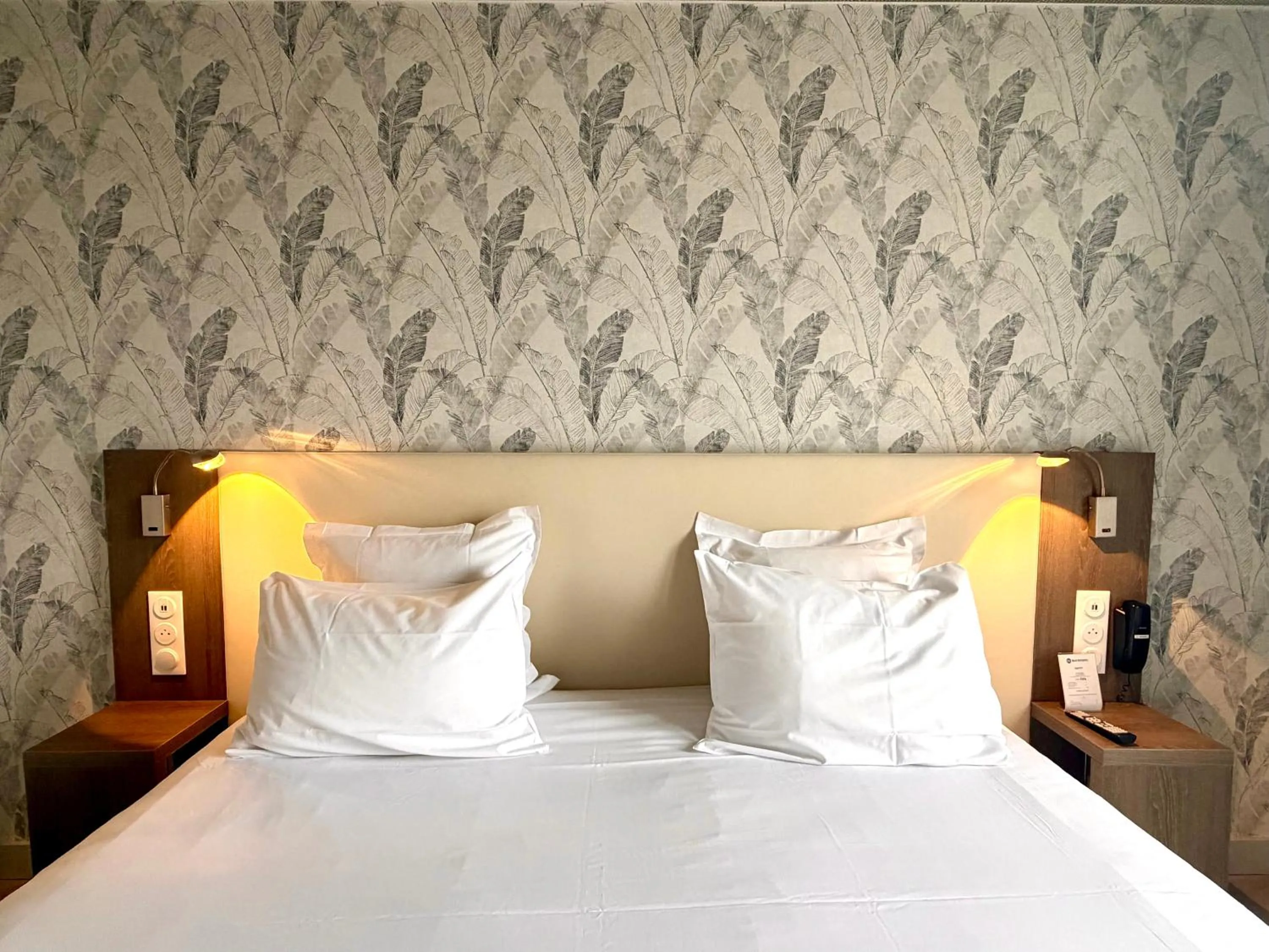 Bed in Best Western Hotel Restaurant Ile de France