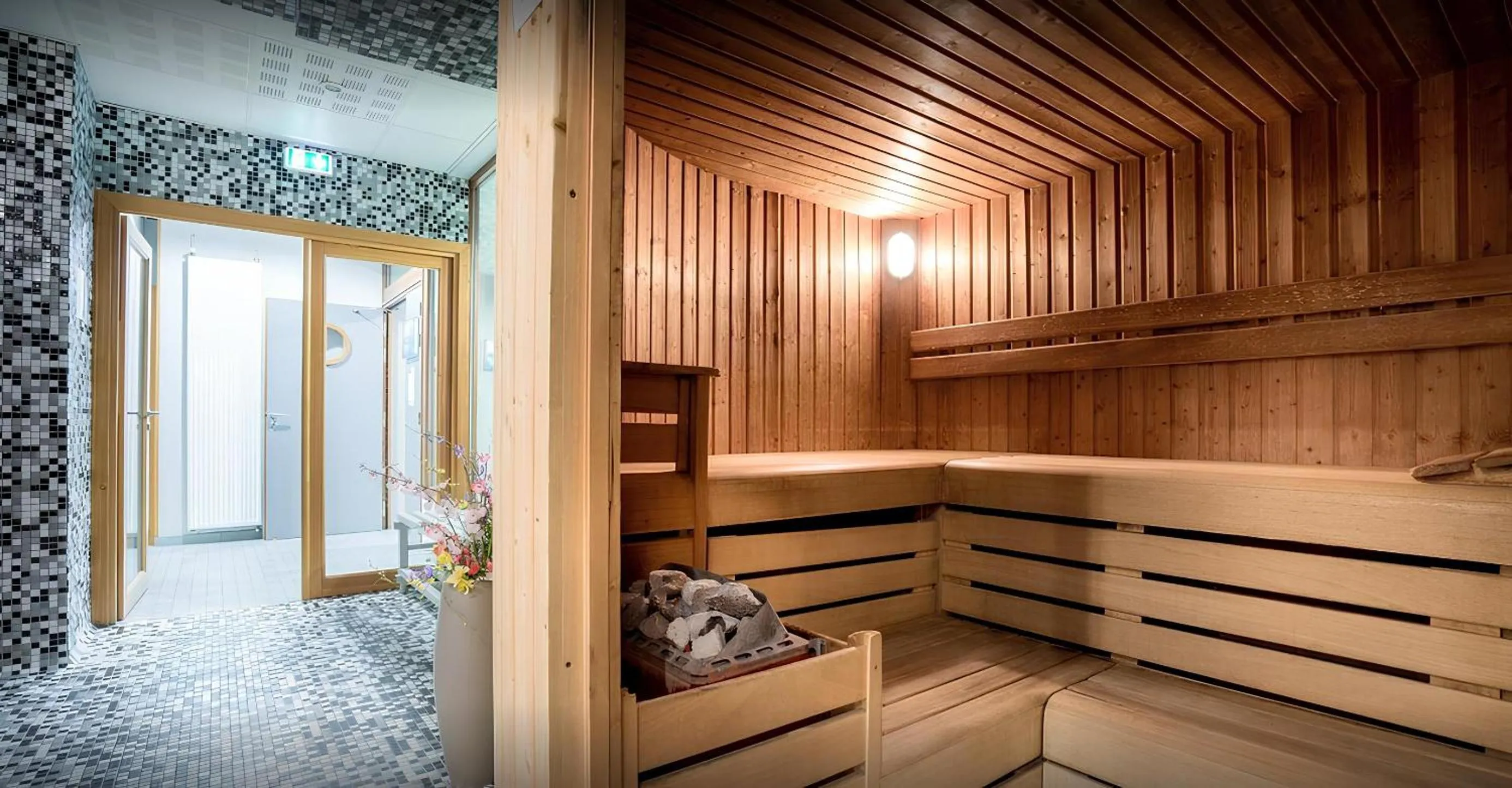 Spa and wellness centre/facilities in Best Western Hotel Restaurant Ile de France