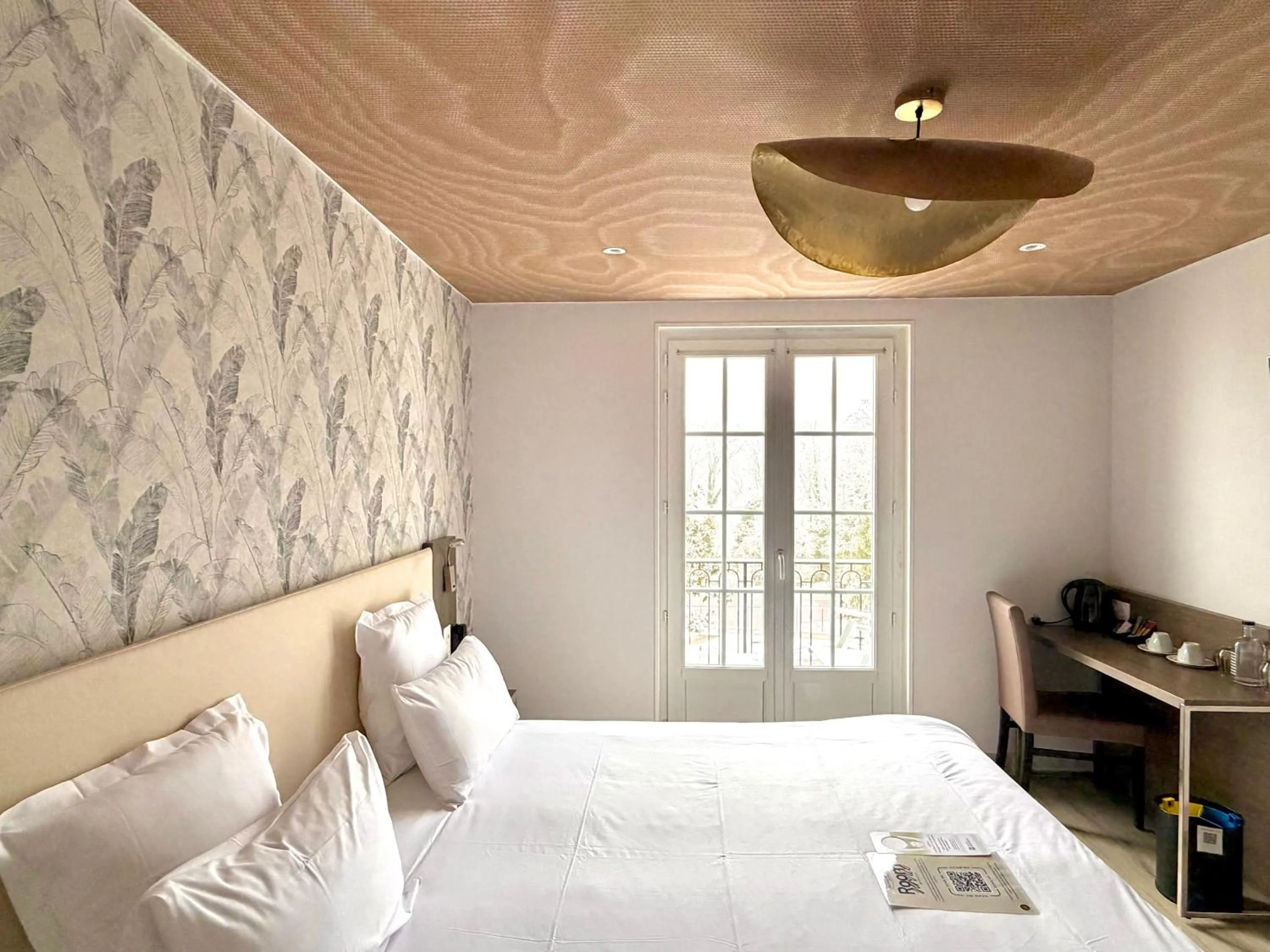 Bed in Best Western Hotel Restaurant Ile de France