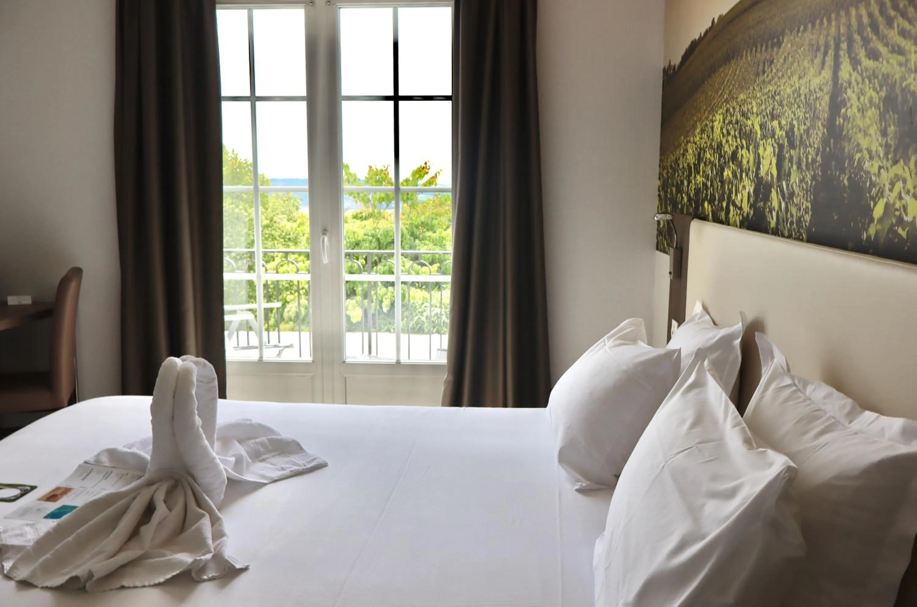 Bed in Best Western Hotel Ile de France