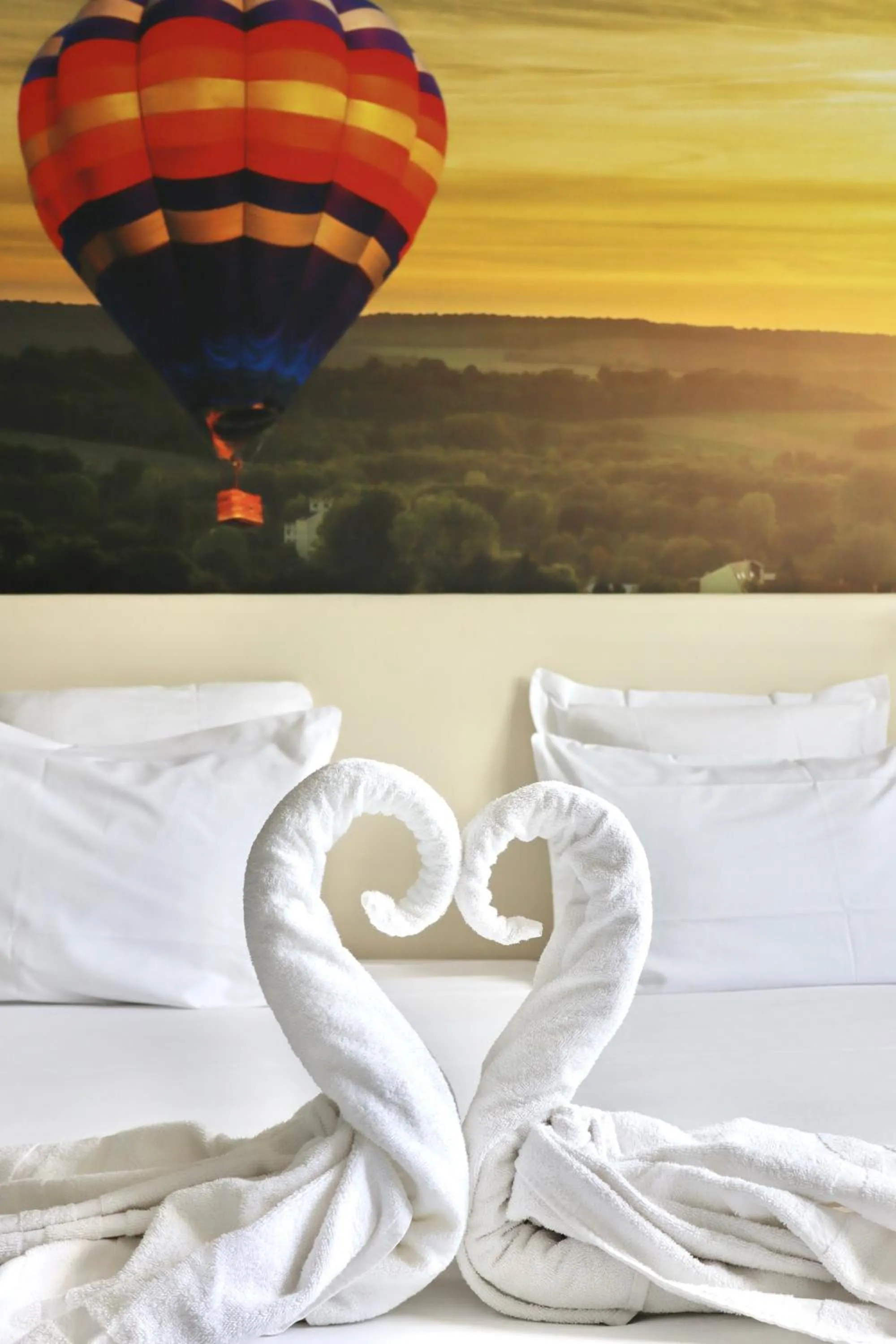 Bed in Best Western Hotel Ile de France