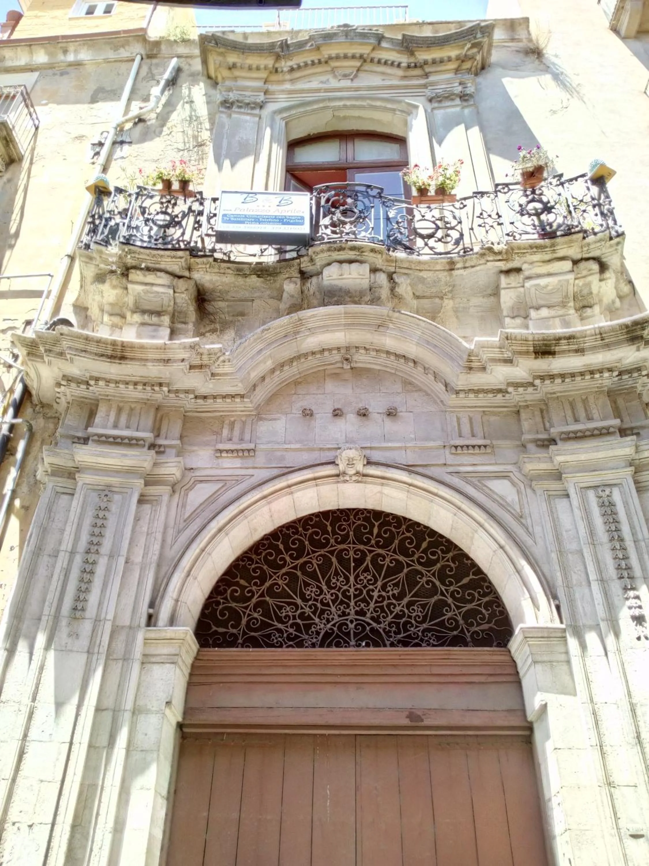 Facade/entrance in Palazzo Aprile