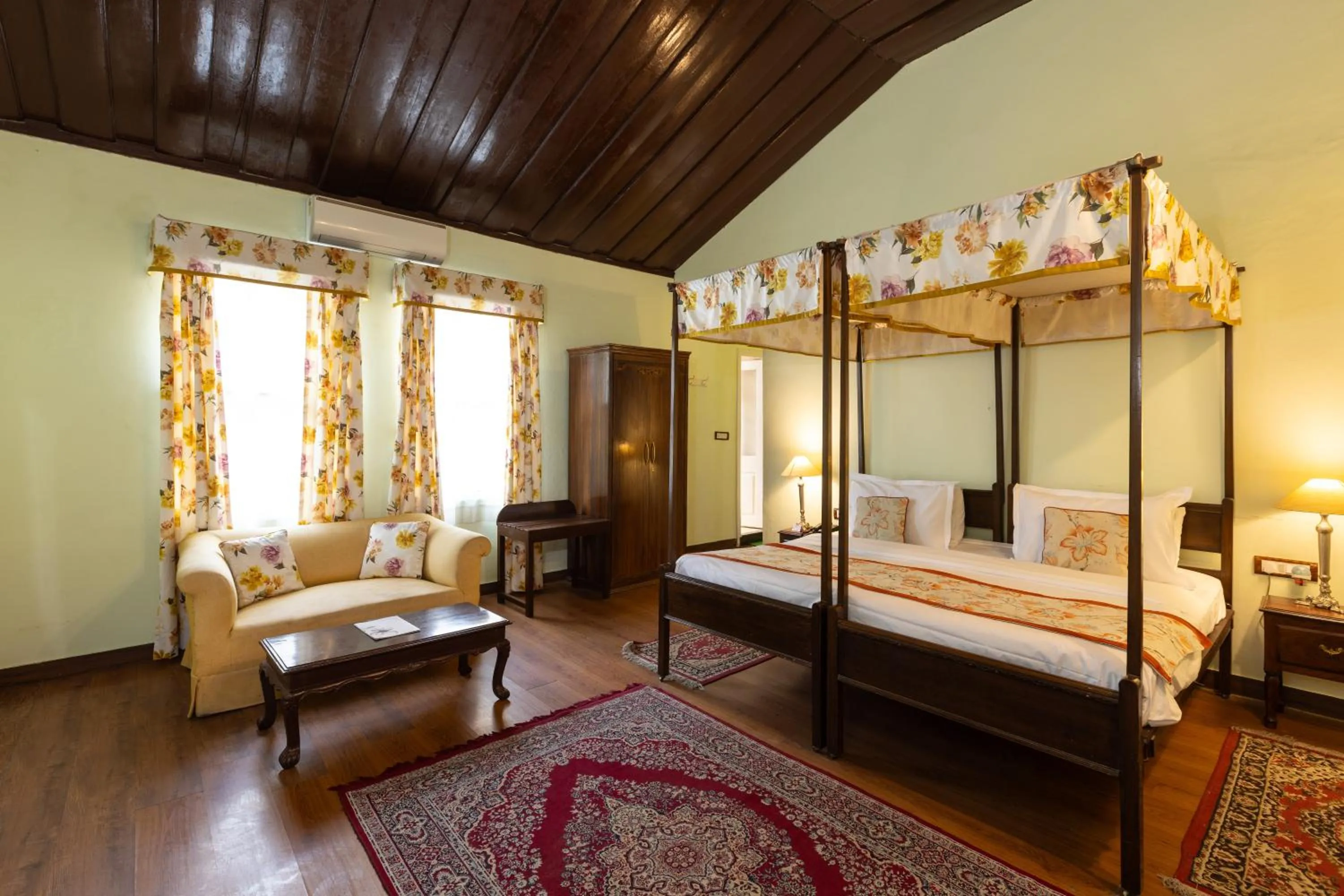 Photo of the whole room, Bed in WelcomHeritage Kasmanda Palace