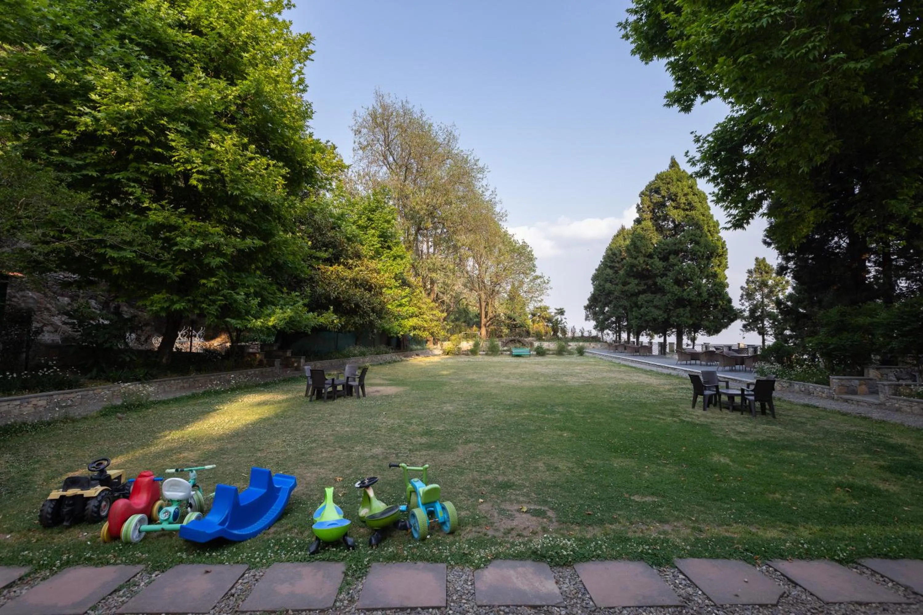 Garden in WelcomHeritage Kasmanda Palace