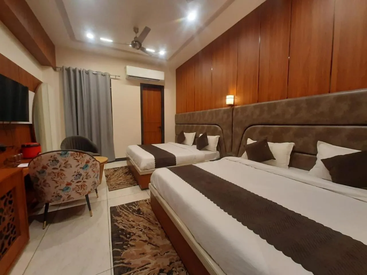 Bed in Hotel Jai Palace