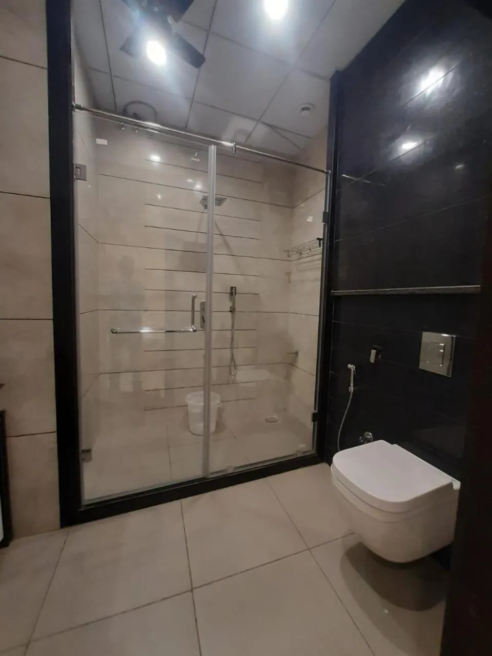 Shower in Hotel Jai Palace