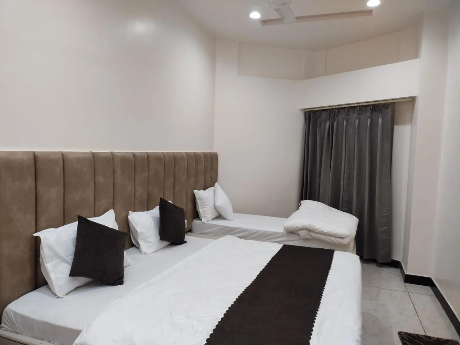Bed in Hotel Jai Palace