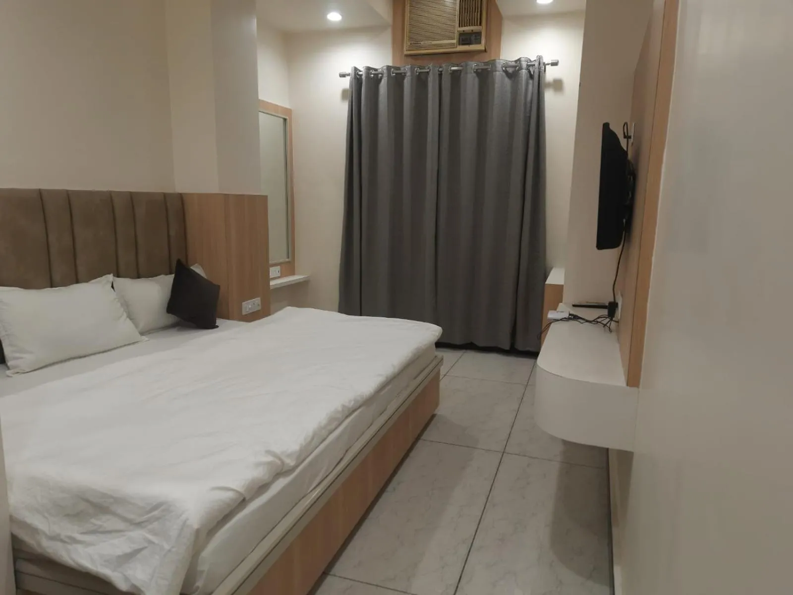 Bed in Hotel Jai Palace