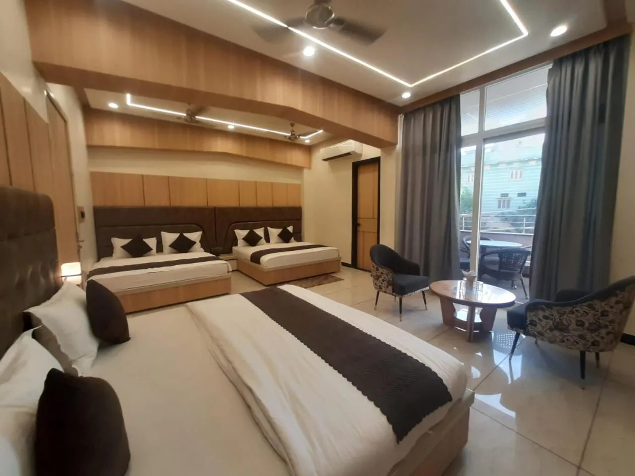 Bed in Hotel Jai Palace