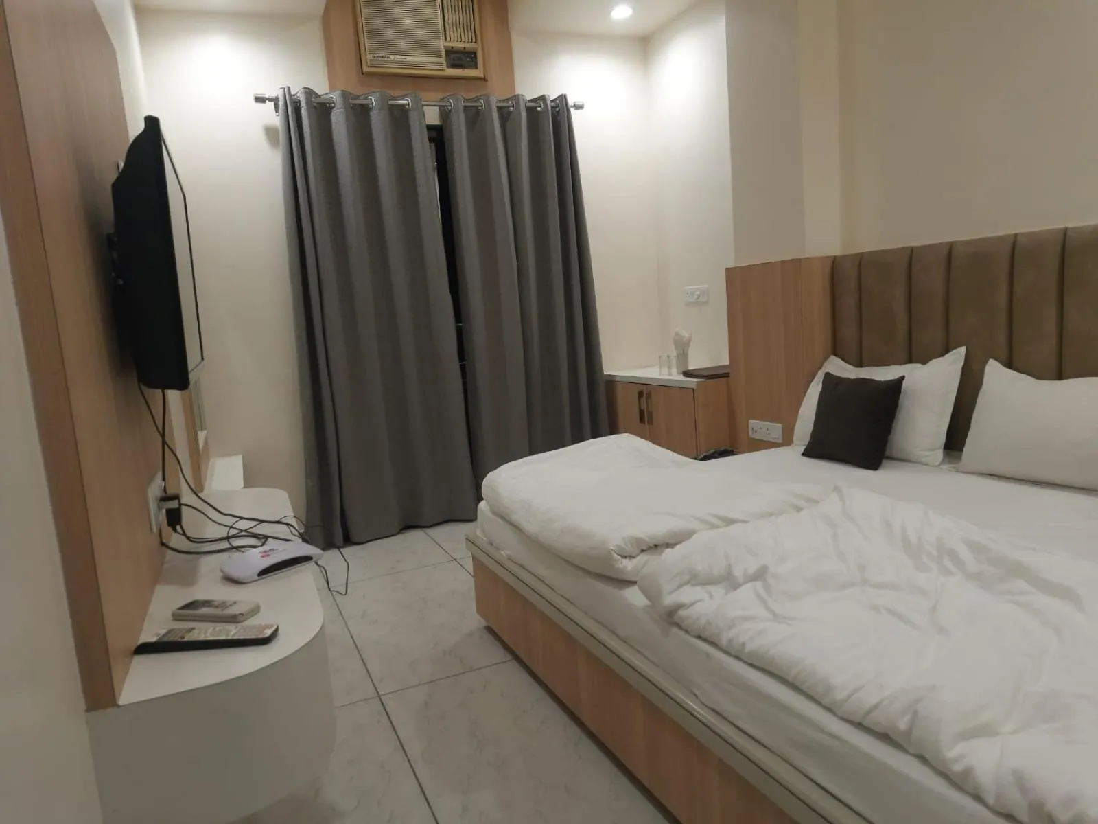 Bed in Hotel Jai Palace