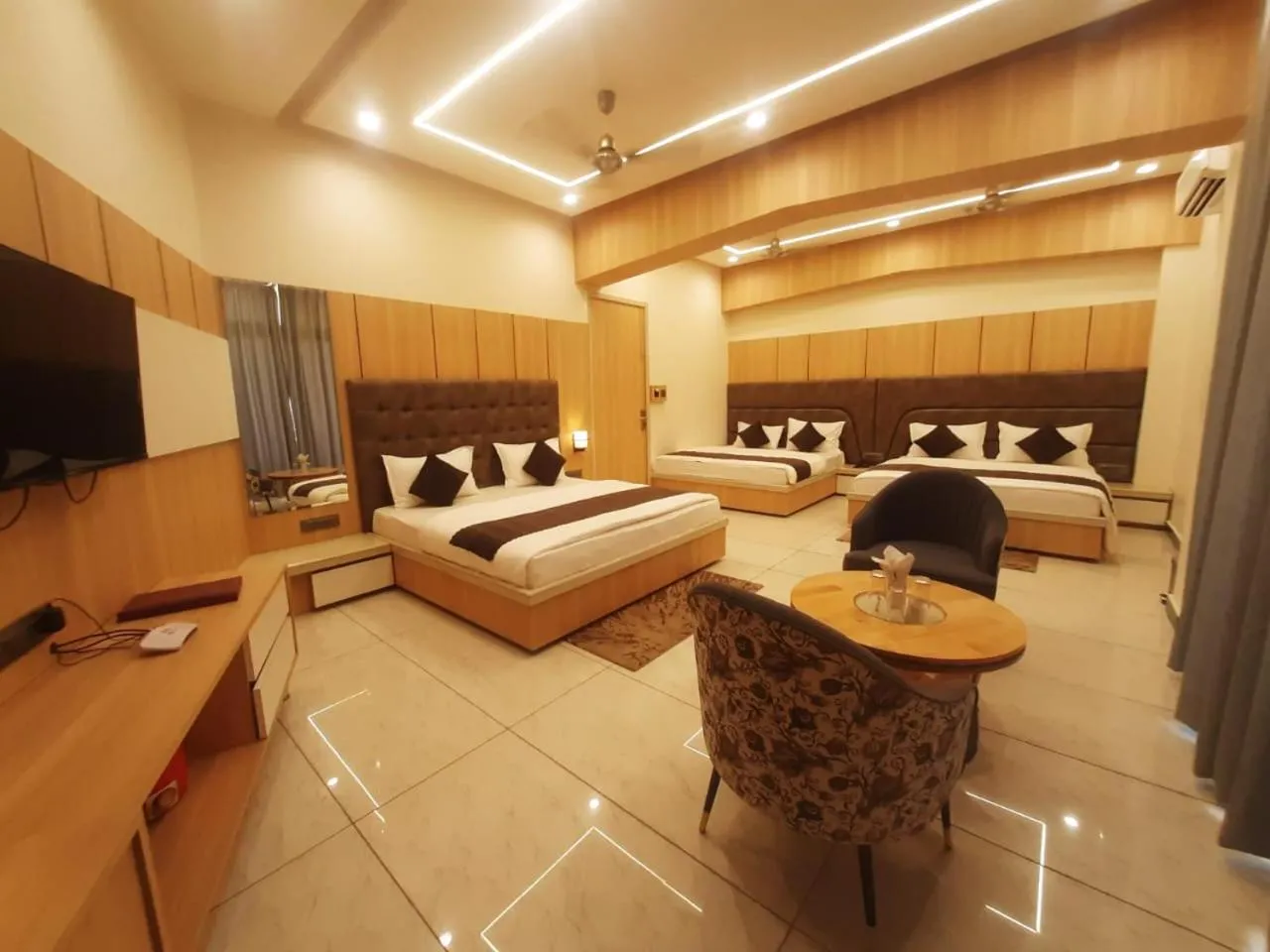 Bed in Hotel Jai Palace