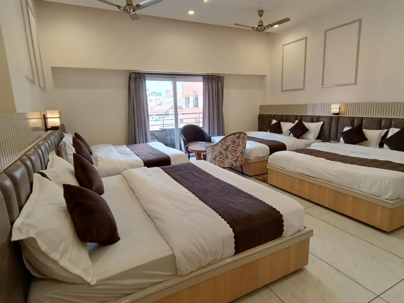 Bed in Hotel Jai Palace