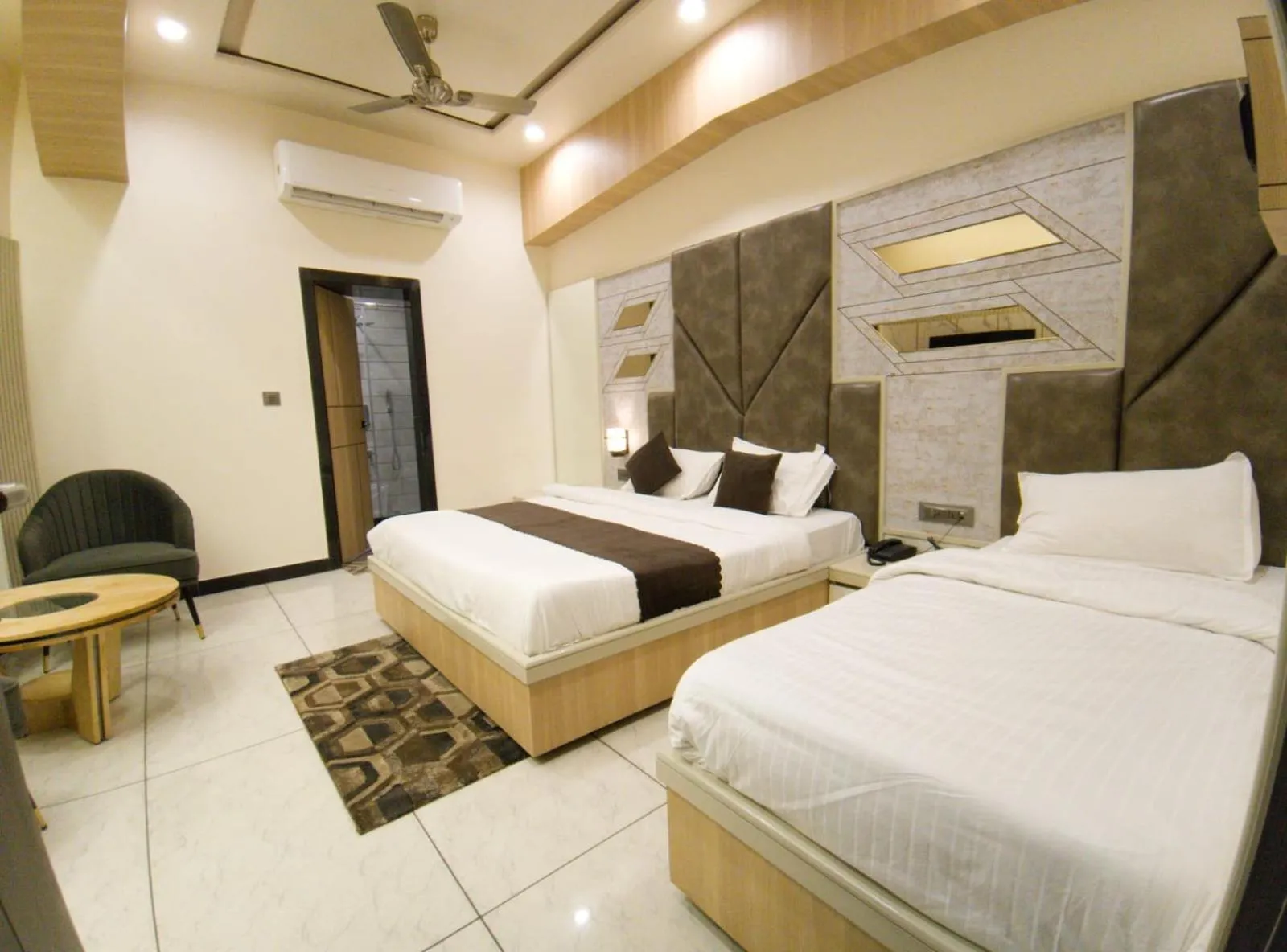 Bed in Hotel Jai Palace
