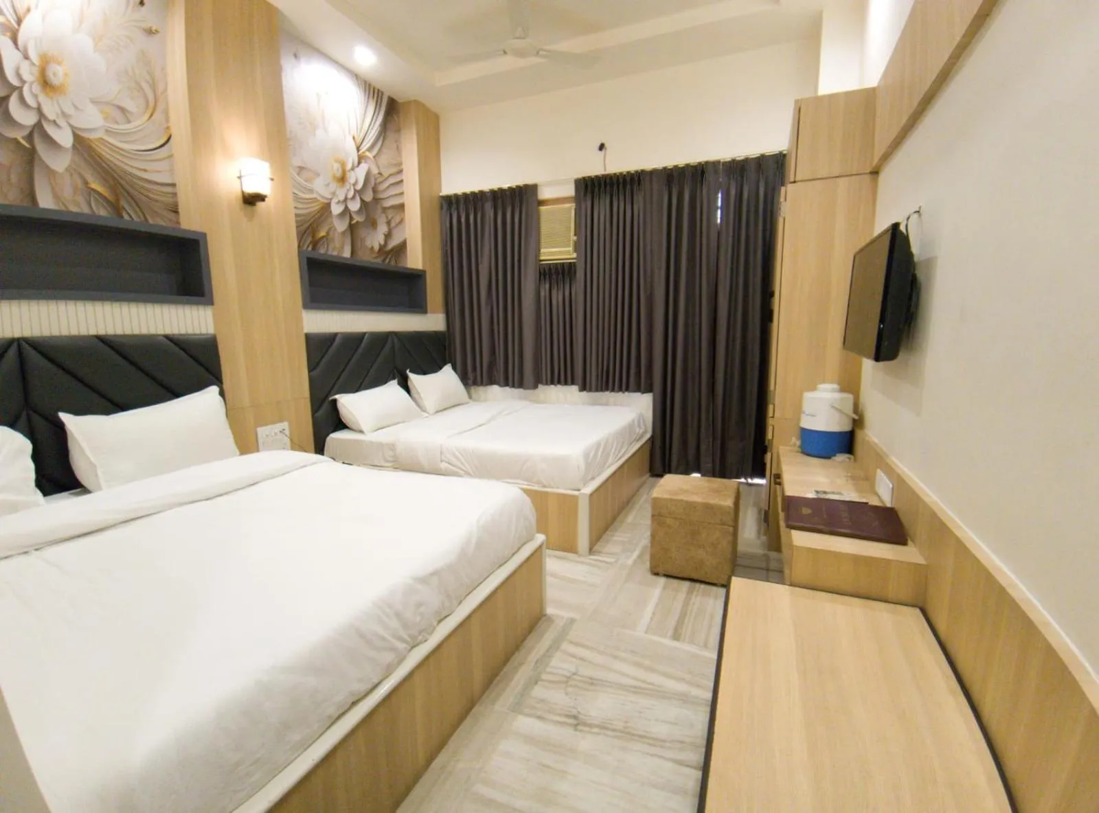 Bed in Hotel Jai Palace
