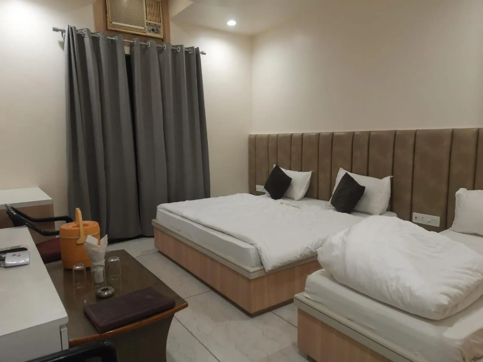 Bed in Hotel Jai Palace