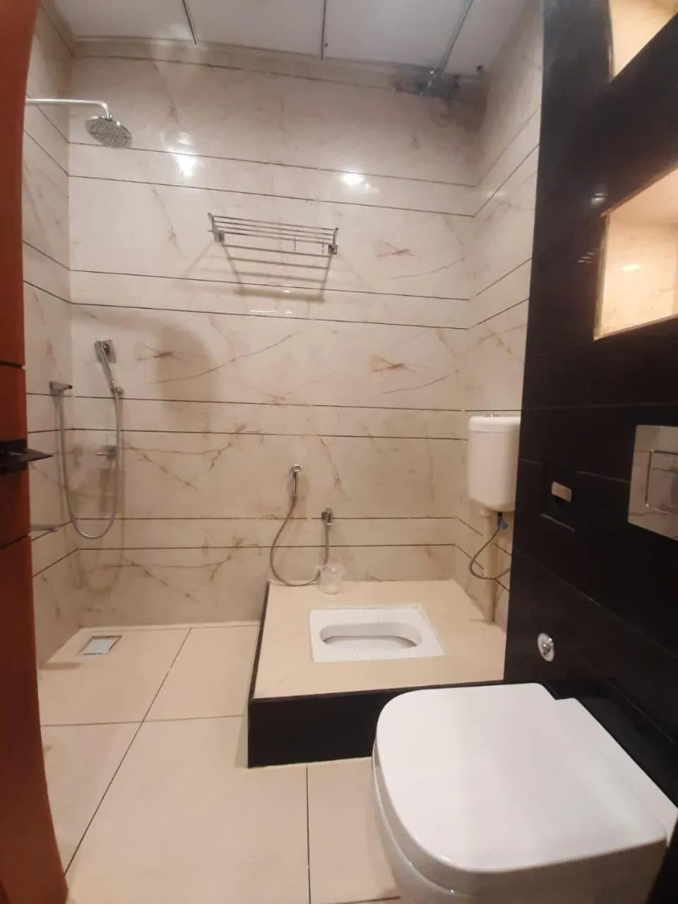 Shower in Hotel Jai Palace