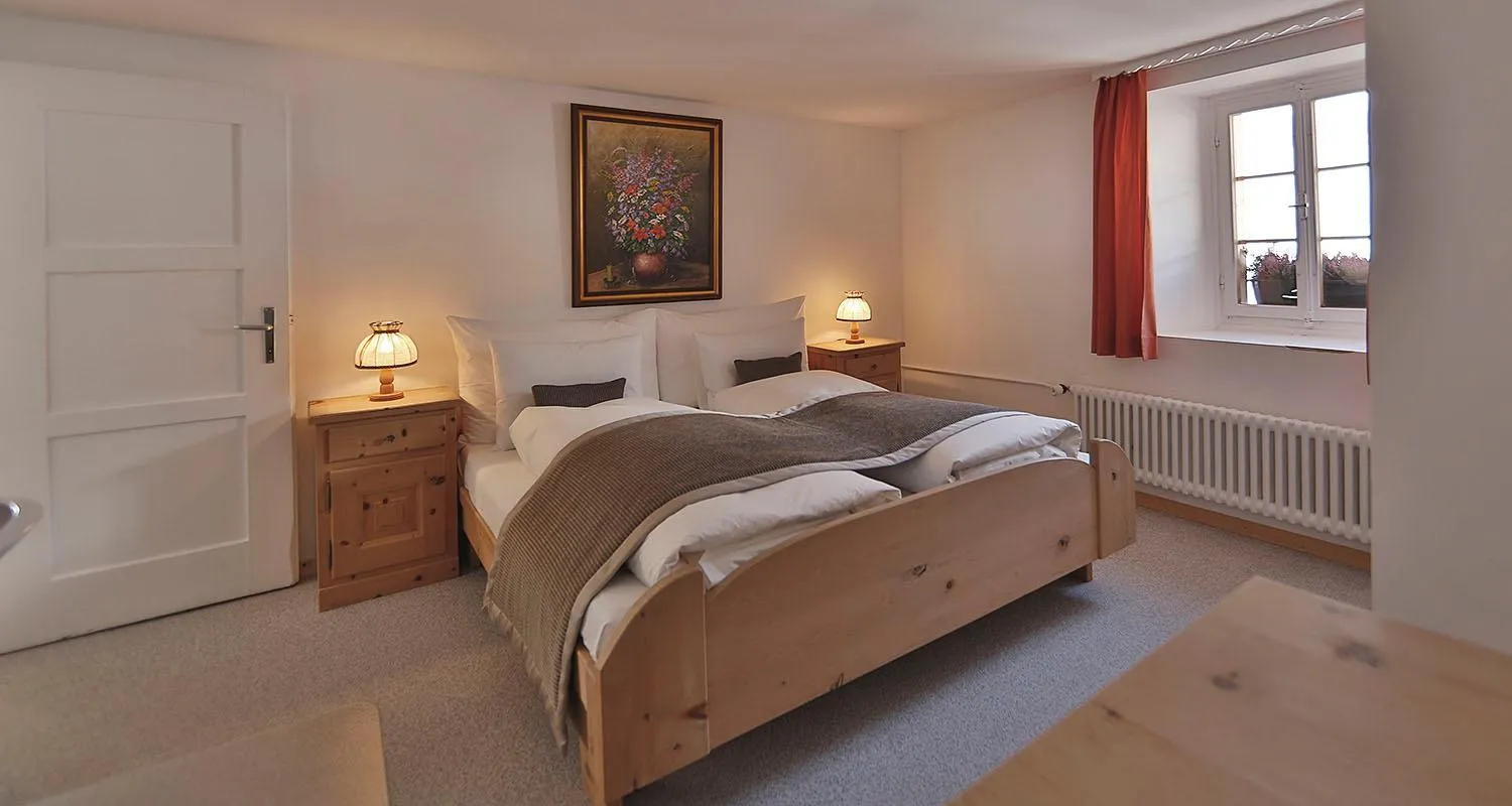 On site, Bed in Relais & Châteaux IN LAIN Hotel Cadonau