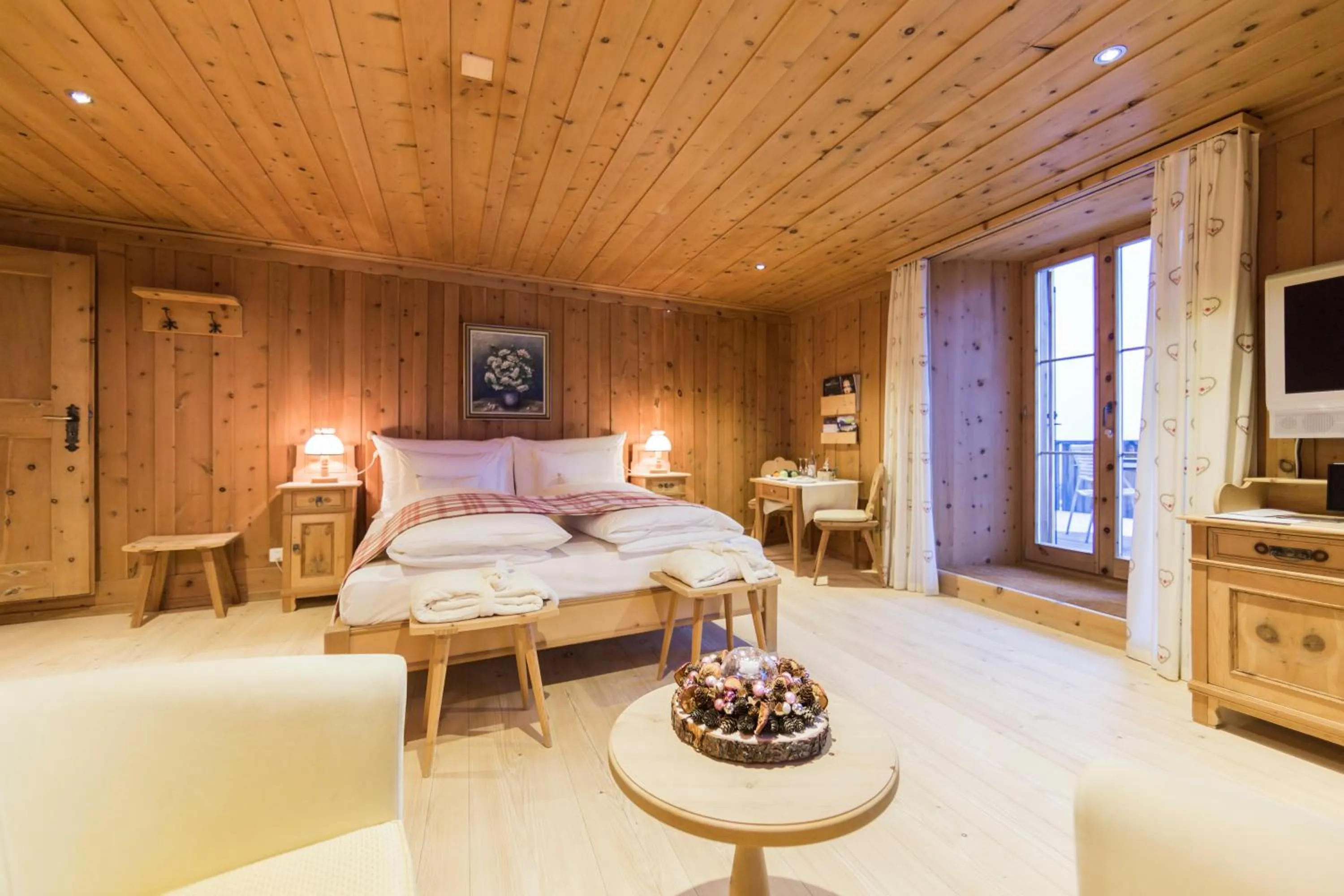 Bedroom, Bed in Relais & Châteaux IN LAIN Hotel Cadonau